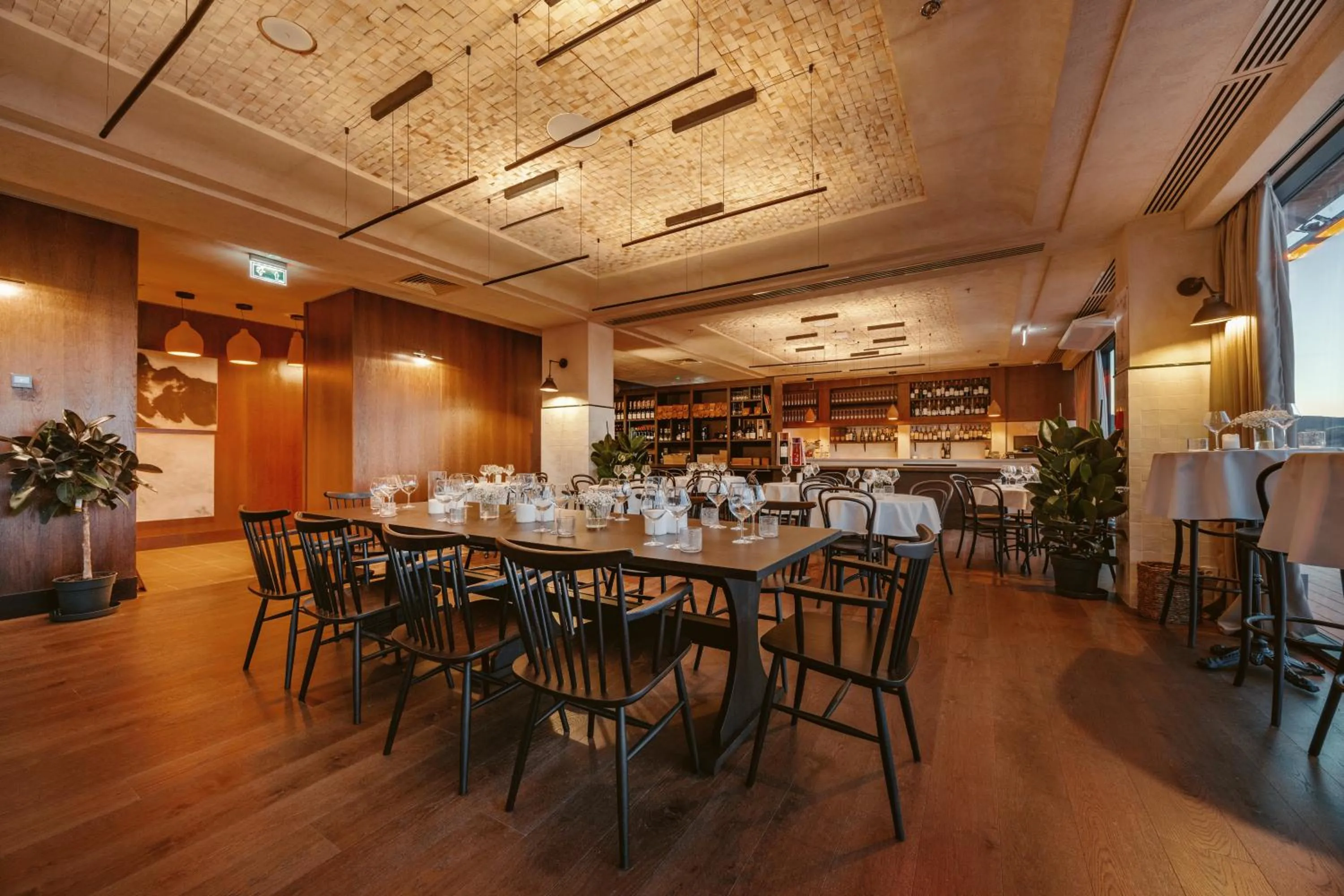 Restaurant/places to eat in BODBE Hotel