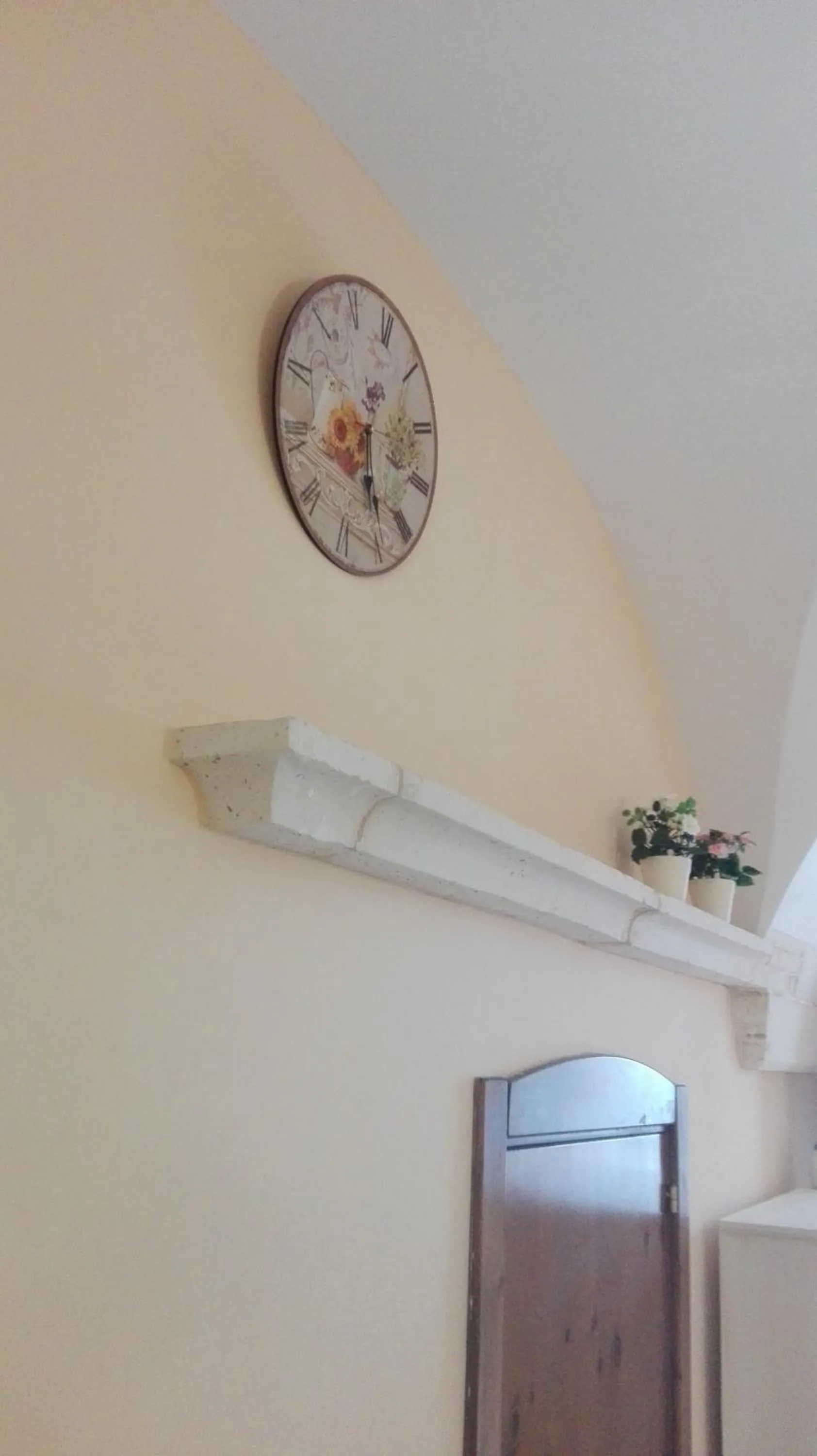 Decorative detail in Archetto Bianco