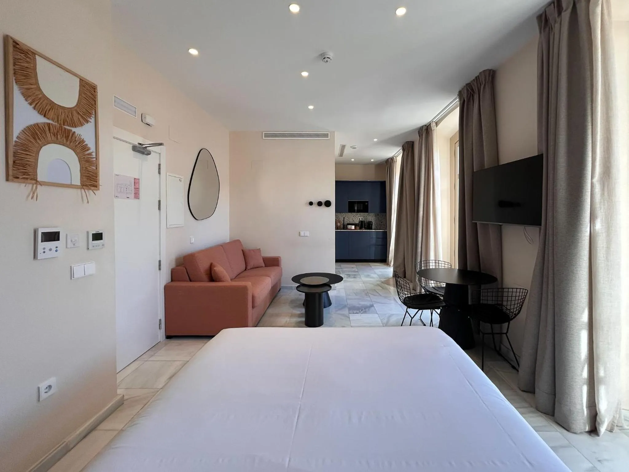 Communal lounge/ TV room, Bed in Smartr Malaga Centro