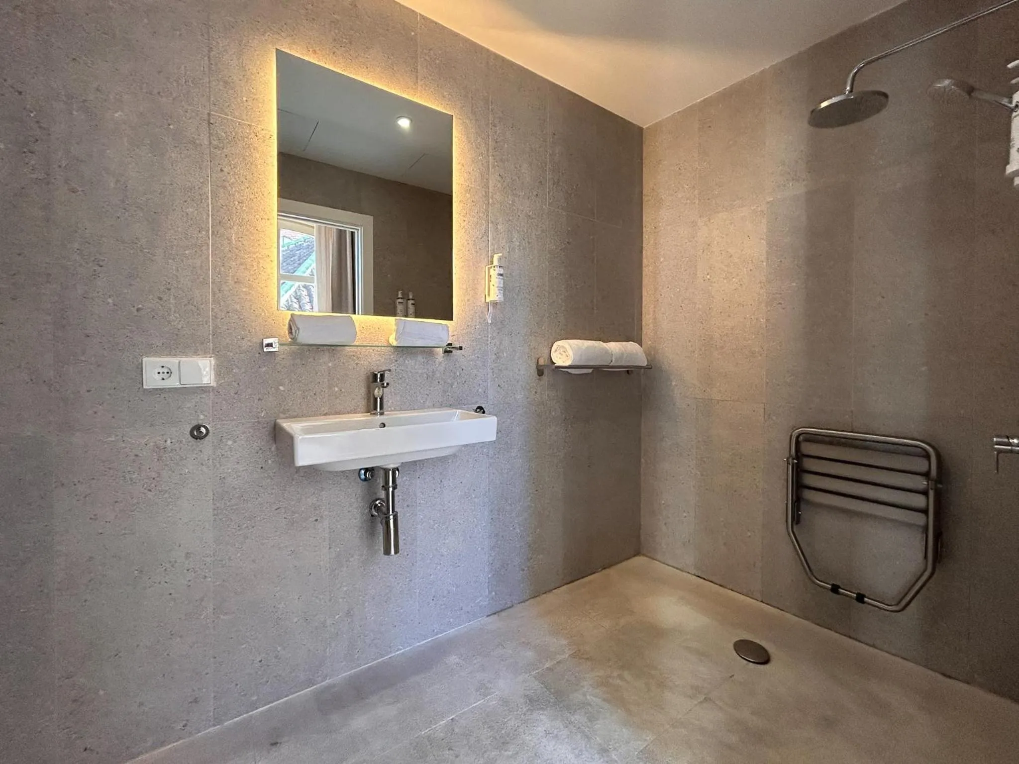 Bathroom in Smartr Malaga Centro