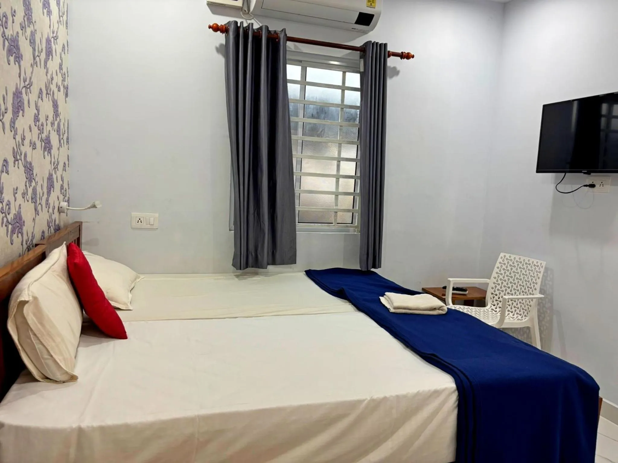 TV and multimedia, Bed in Panakal Residency, Fort Kochi