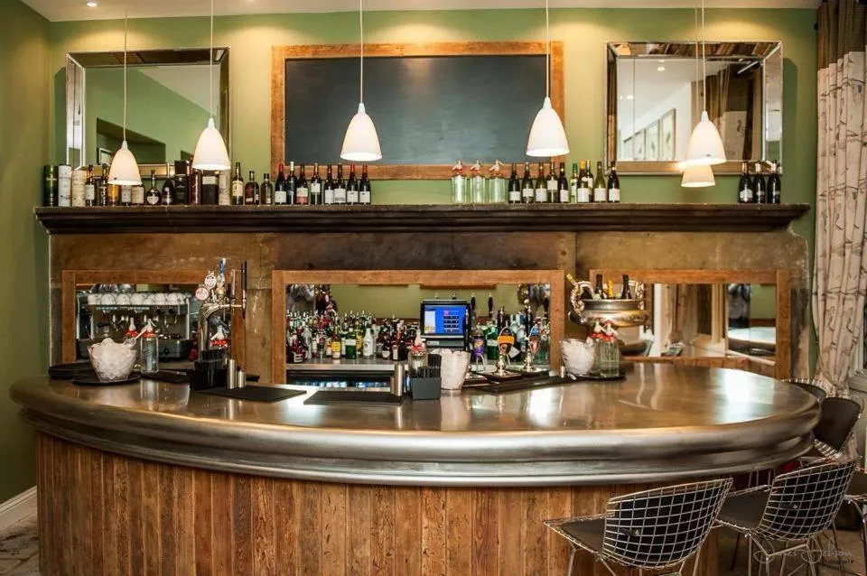 Food and drinks in Falcon Manor Hotel