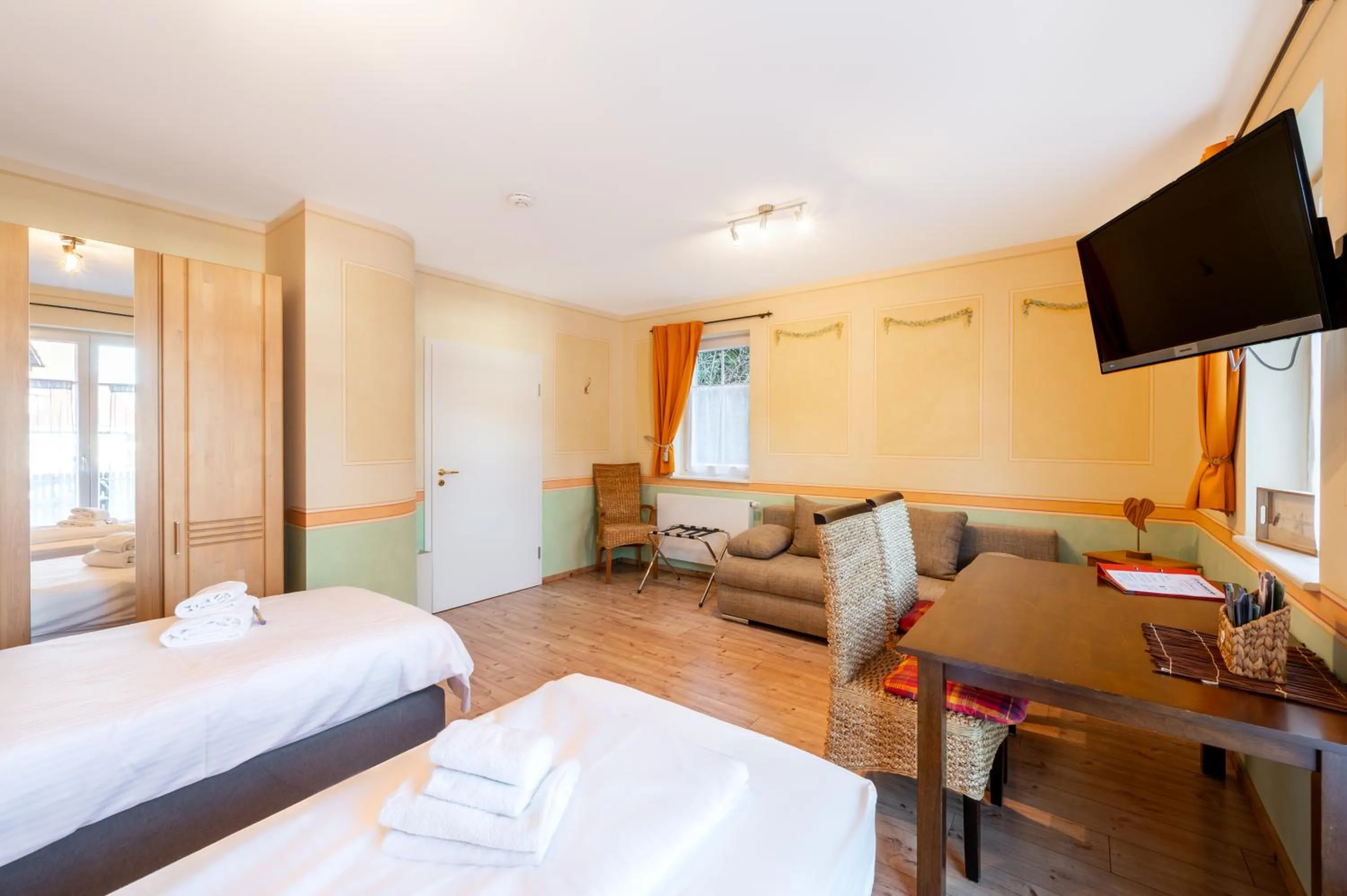 Bed in SCHUSTERjunge Aparthotel I Zentral I Studio Apartments I Küche & Bad I Parkplatz