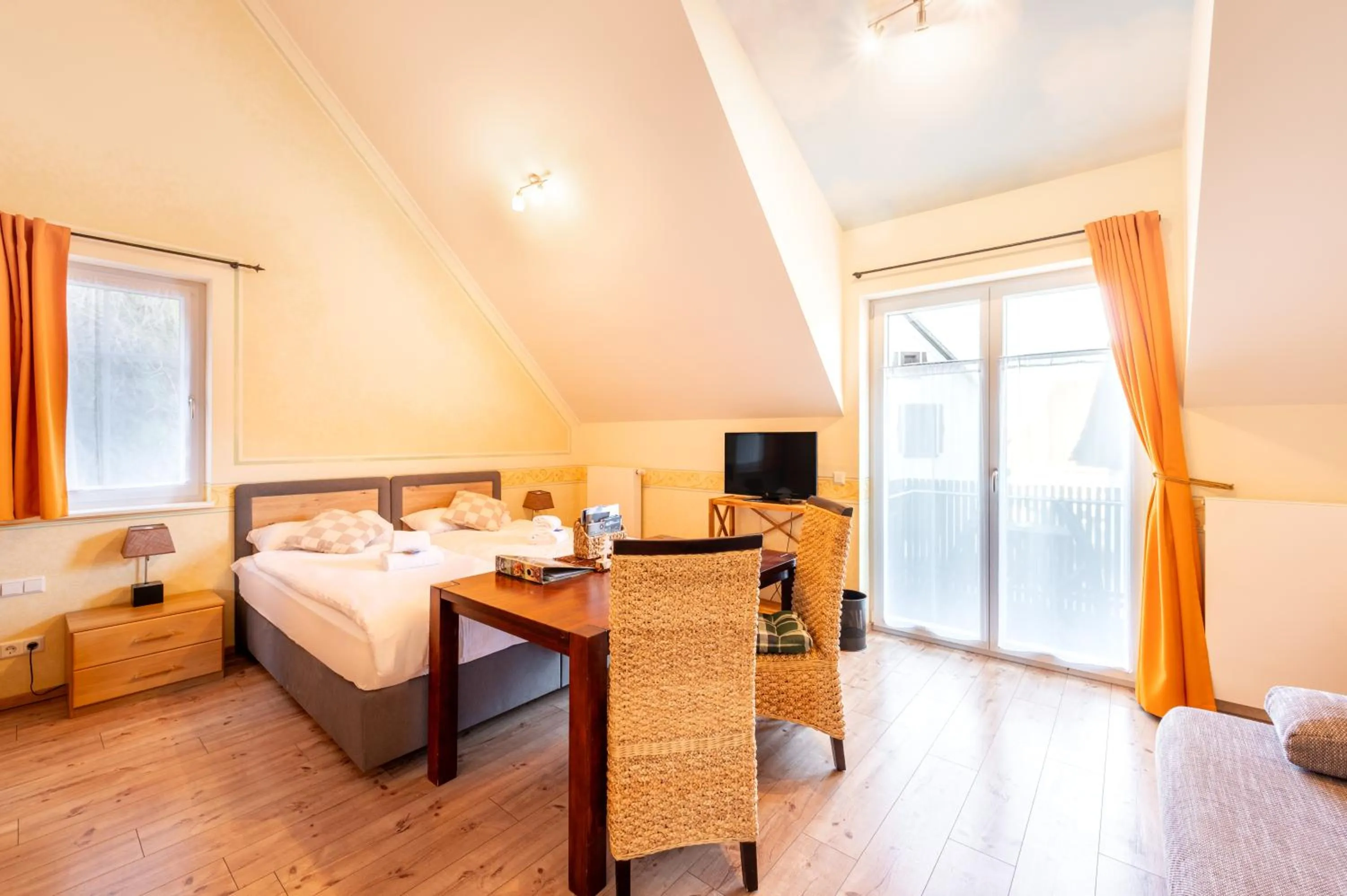 Bed in SCHUSTERjunge Aparthotel I Zentral I Studio Apartments I Küche & Bad I Parkplatz