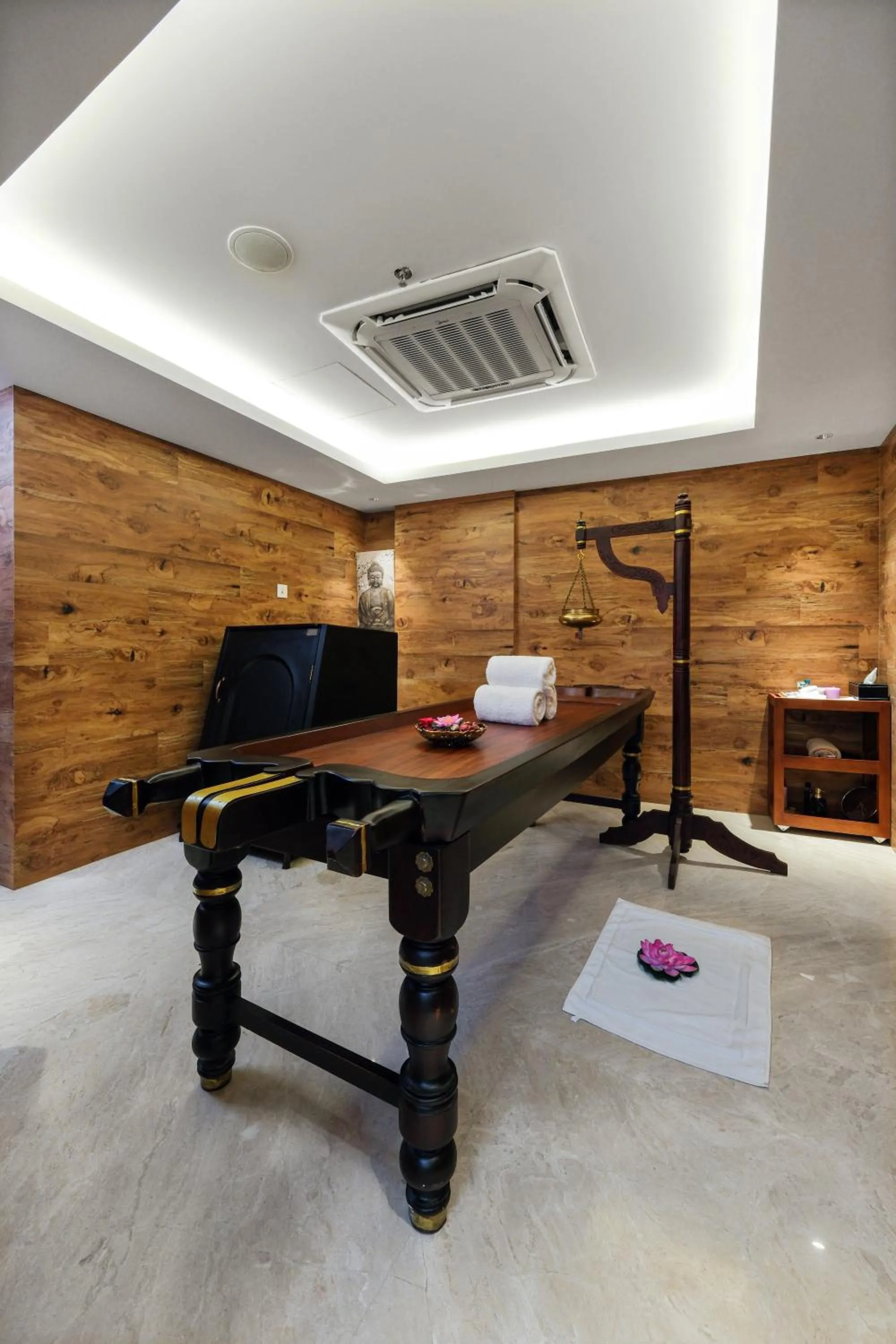 Massage in TIARA by MPS