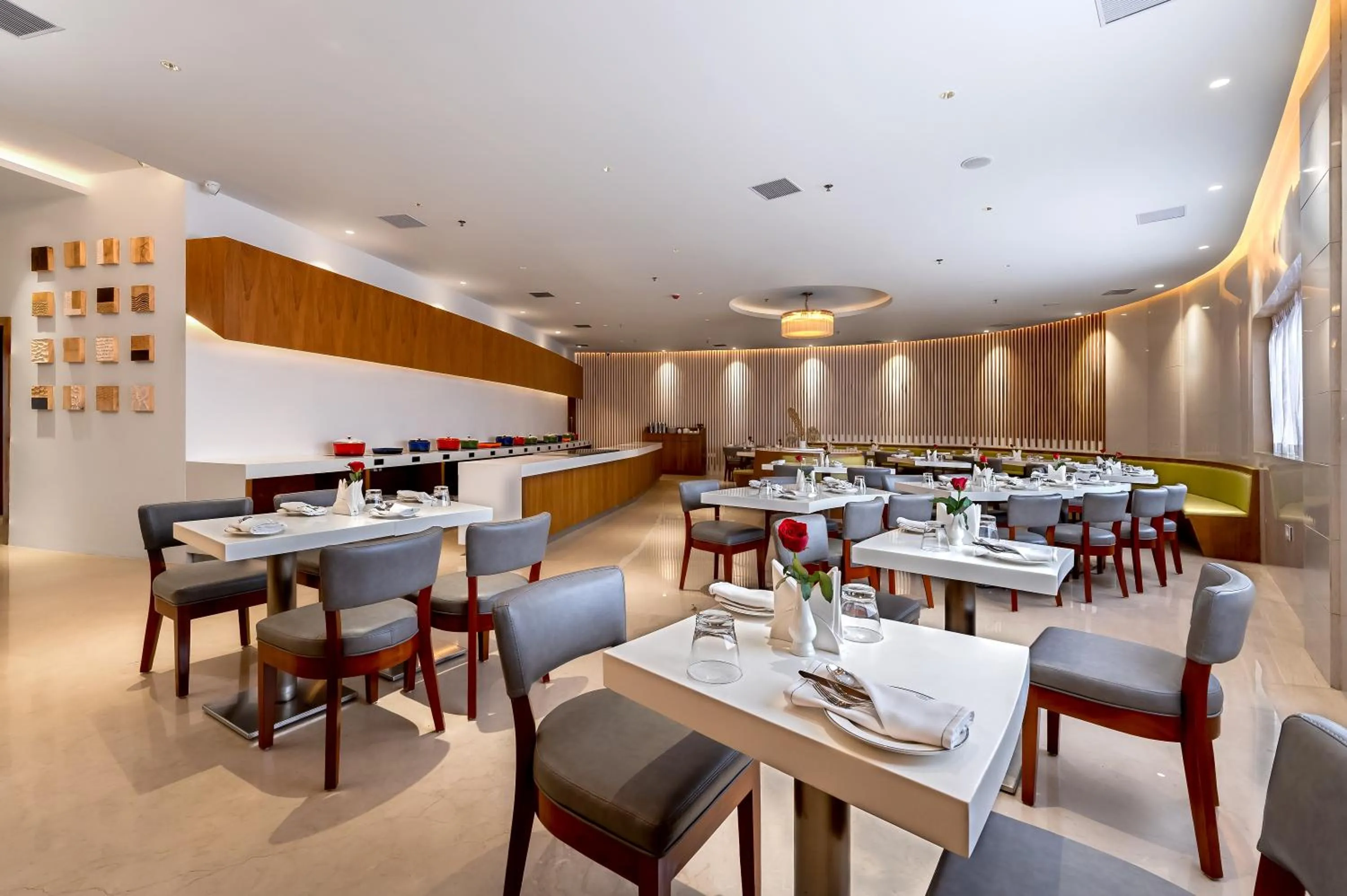 Restaurant/places to eat in TIARA by MPS