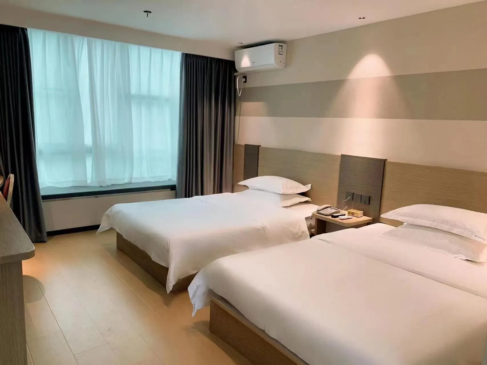 Photo of the whole room in M Hotel Xiamen Haicang Maqing Road Metro Station