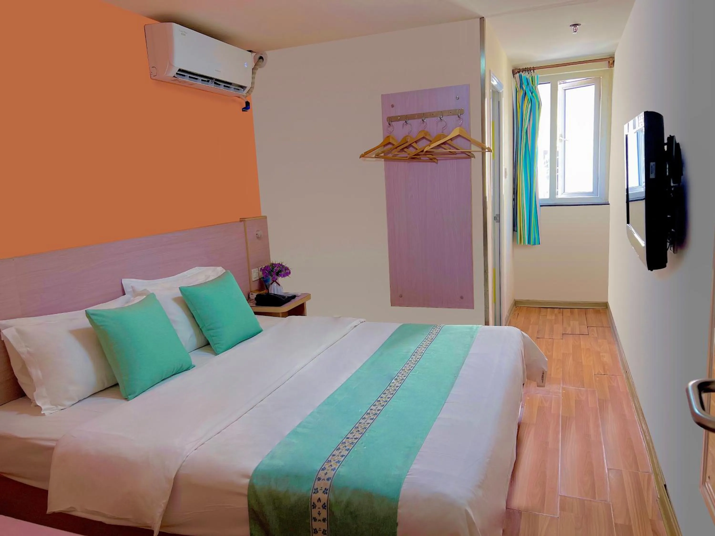 Bed in M Hotel Xiamen Haicang Maqing Road Metro Station