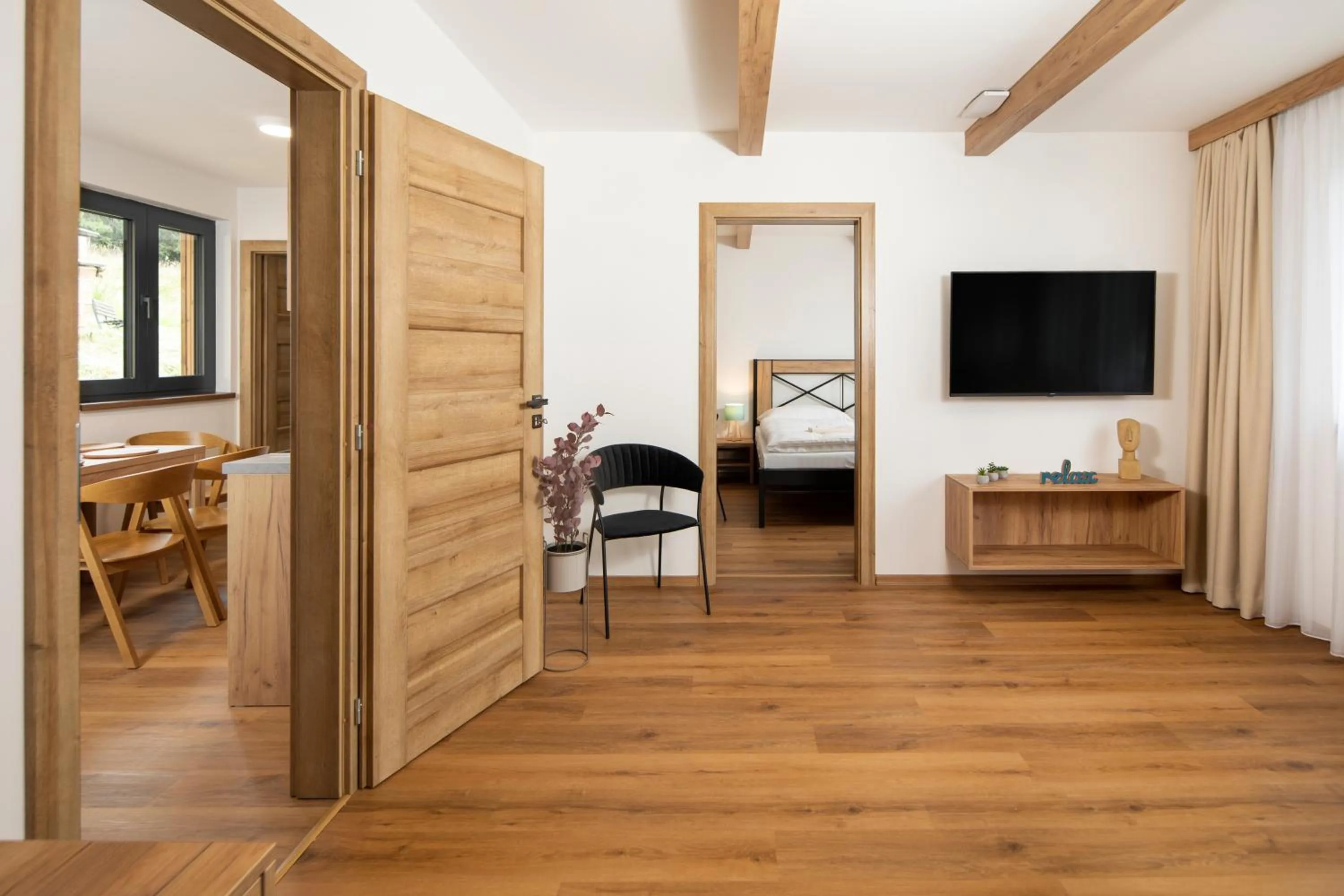 Living room, Bed in Hotel Granit Smrekovica