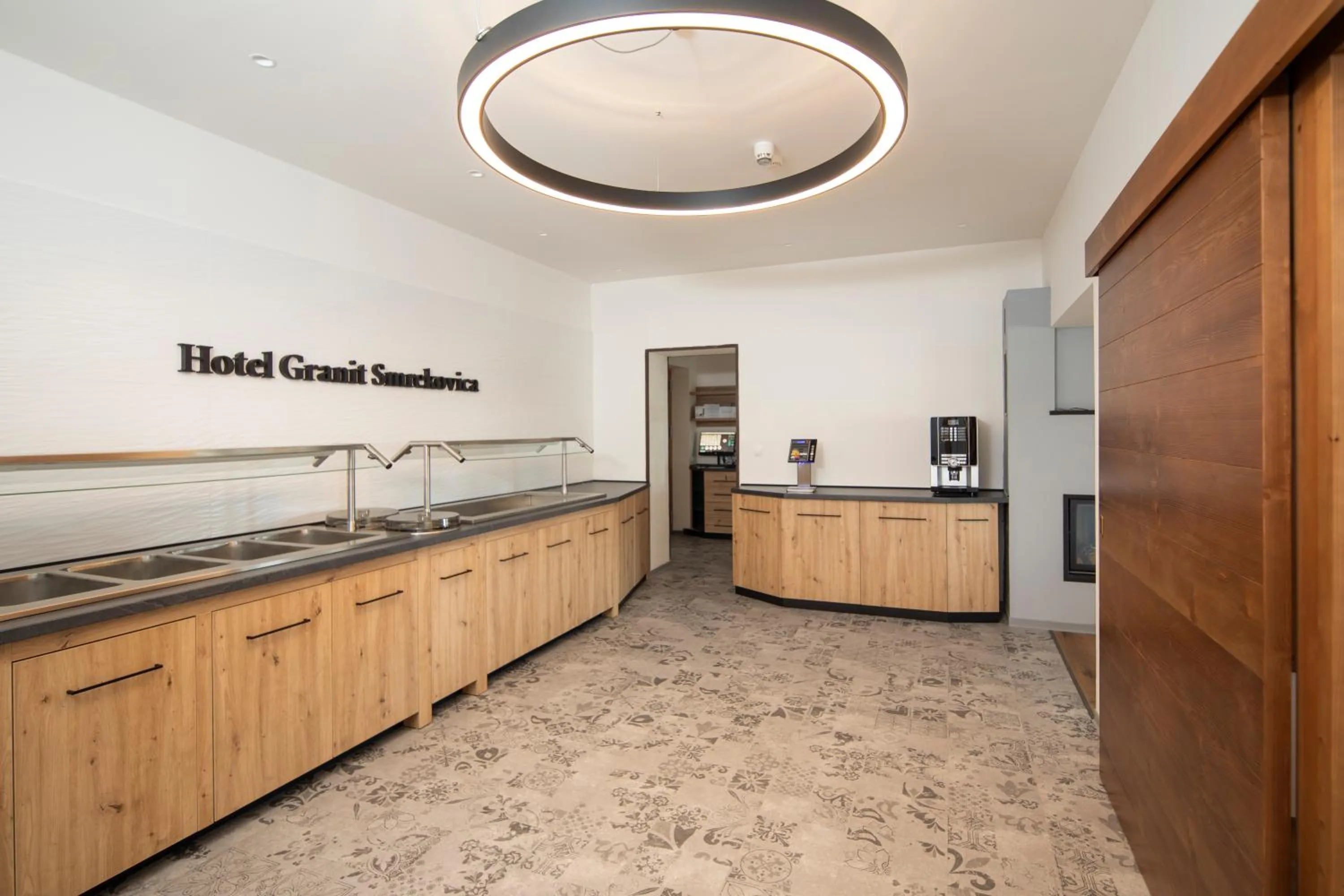 Restaurant/places to eat in Hotel Granit Smrekovica