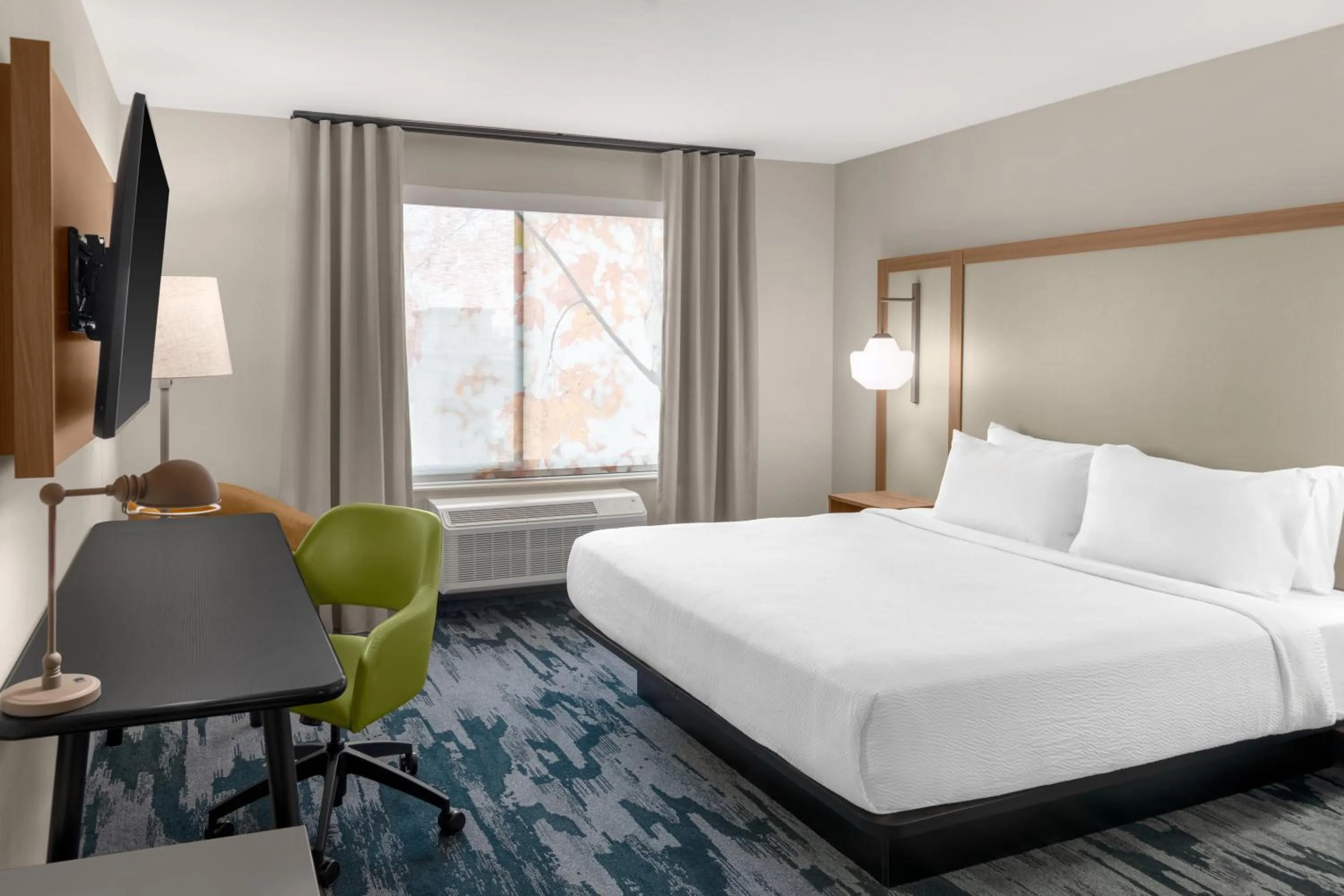 TV and multimedia, Bed in Fairfield by Marriott Inn & Suites Norwalk