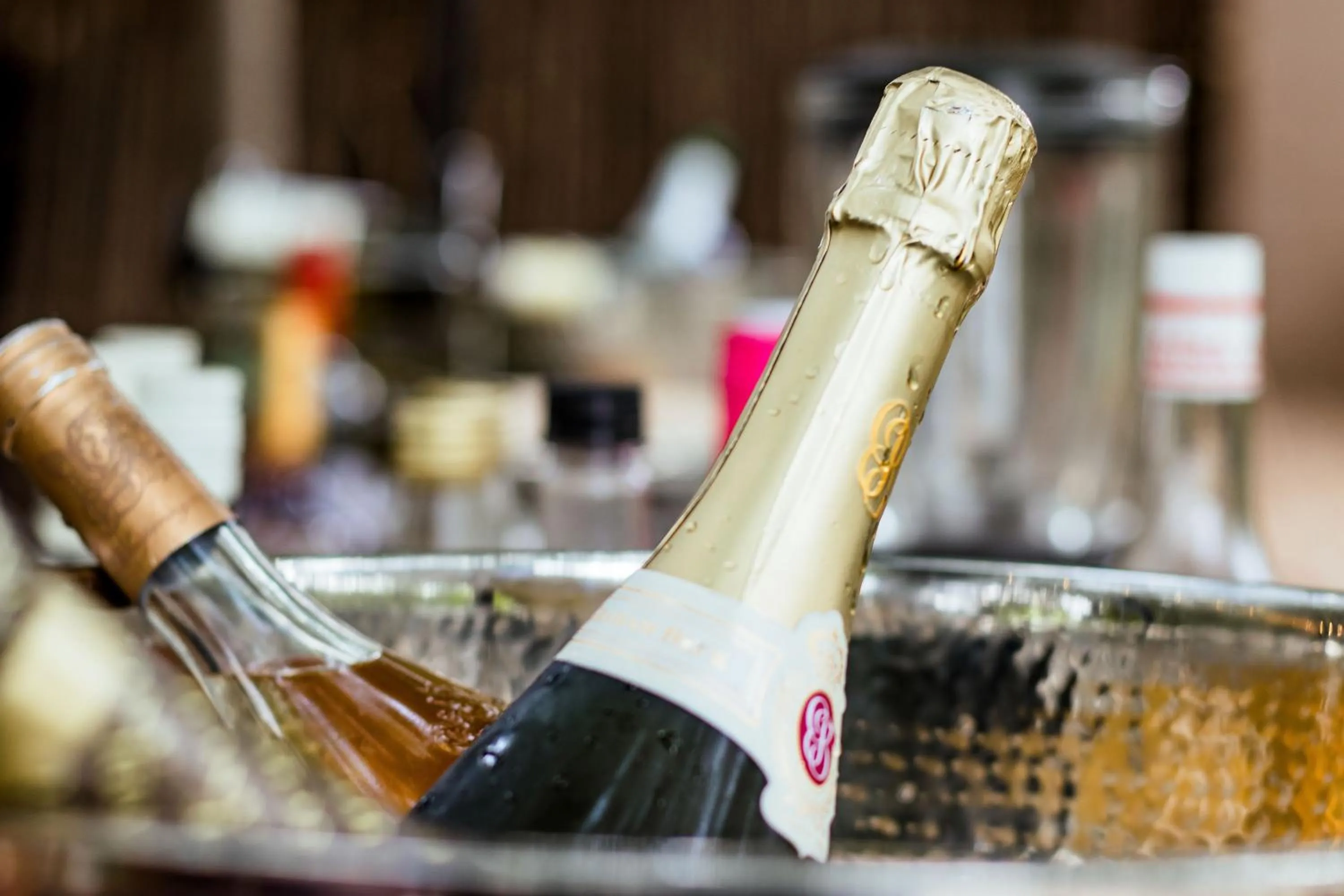 Restaurant/places to eat in Sand River Guest House