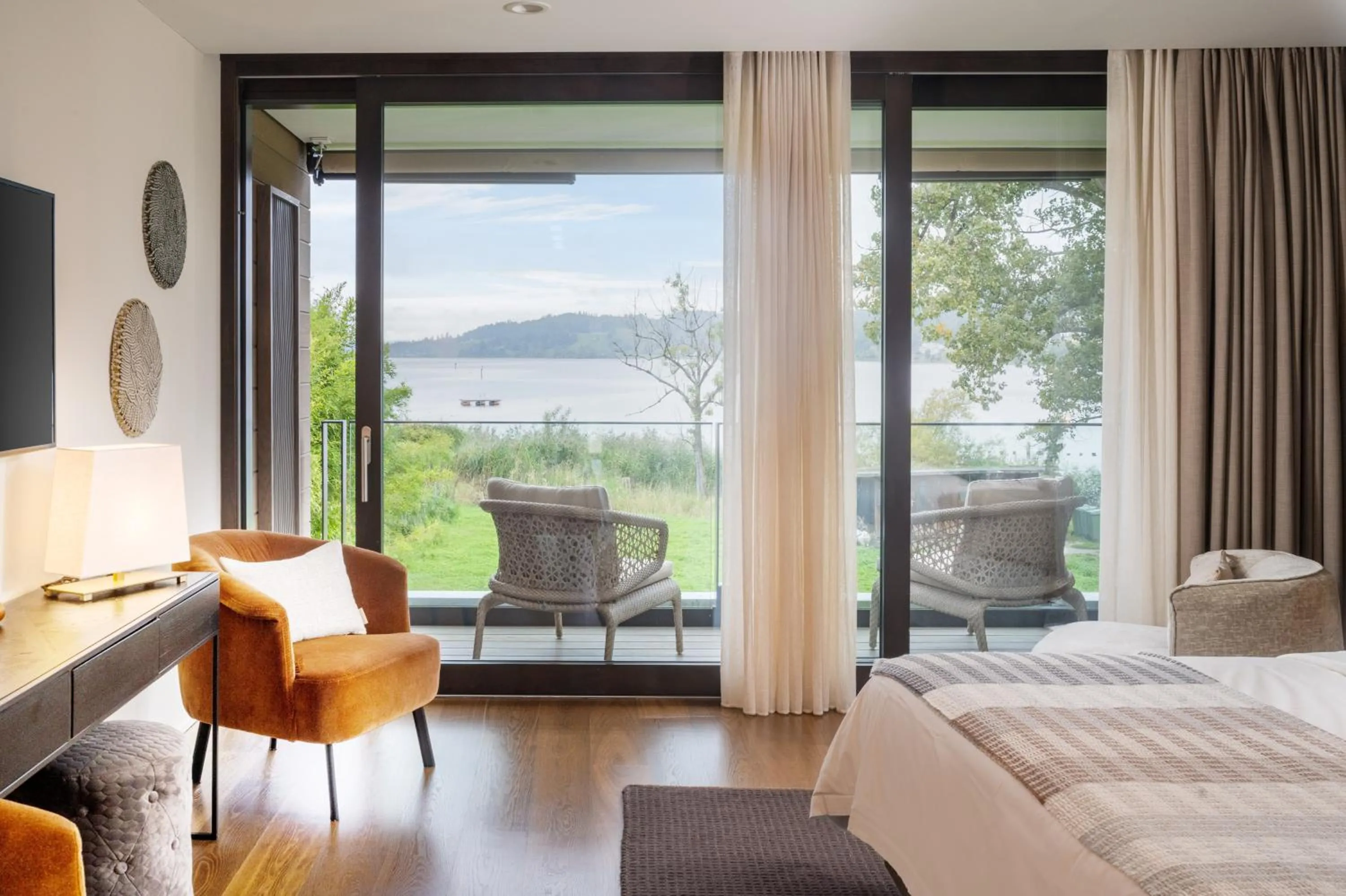 View (from property/room), Bed in Strandhotel Schmerikon