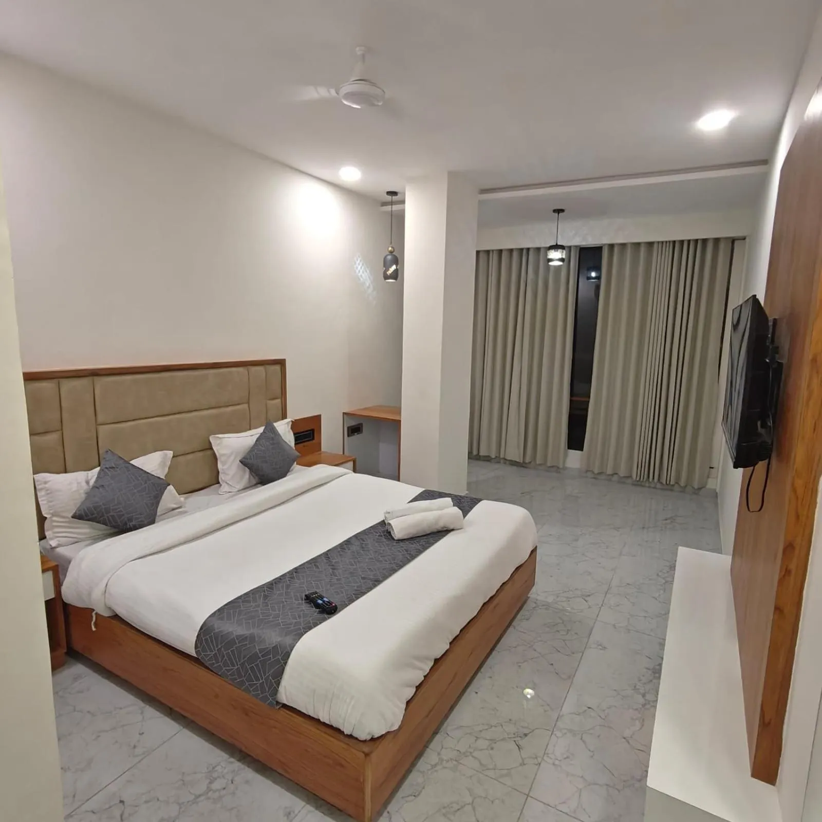 Bed in Hotelmaple tree