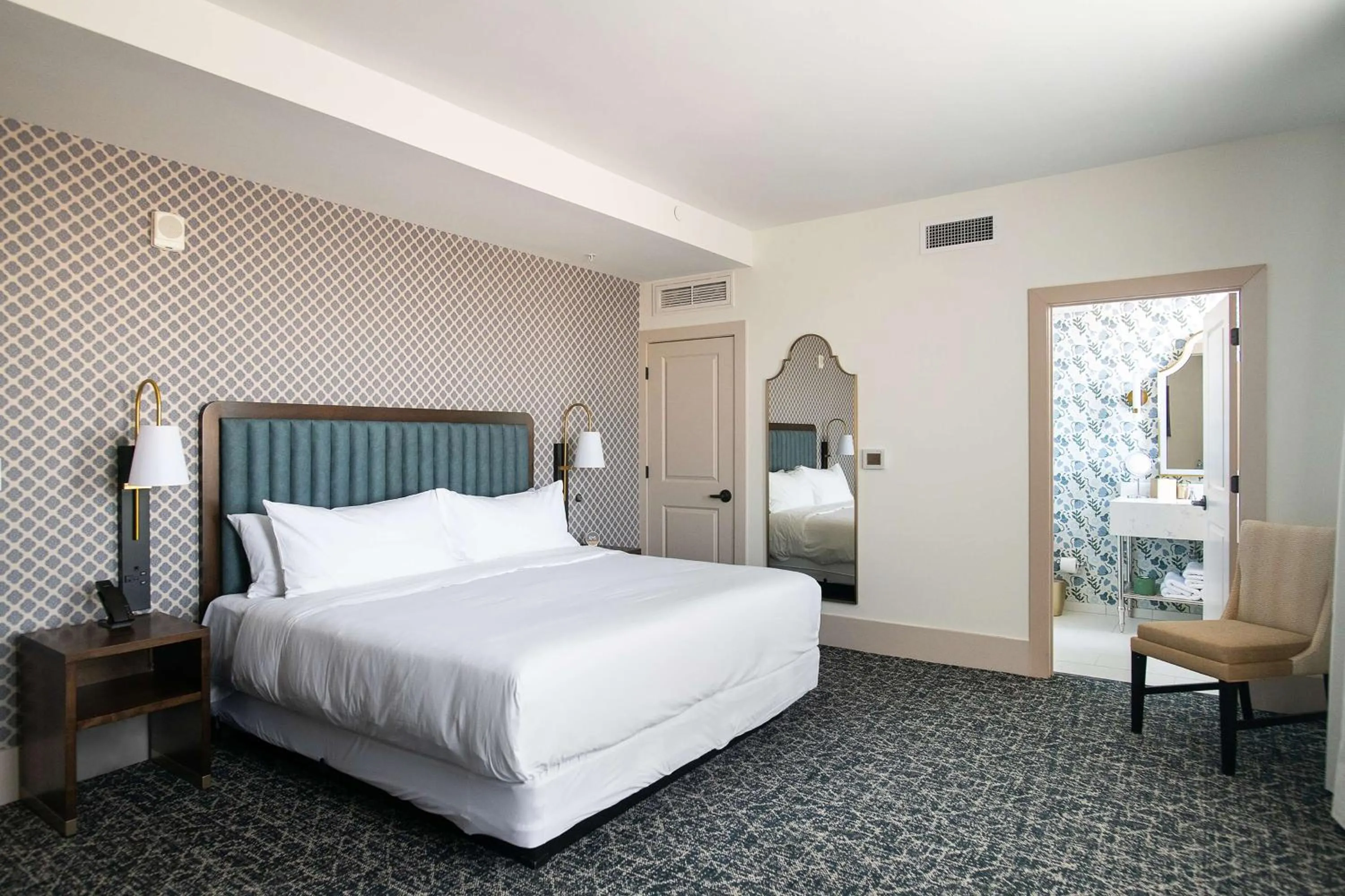 Bed in Hotel Petersburg, Tapestry Collection By Hilton