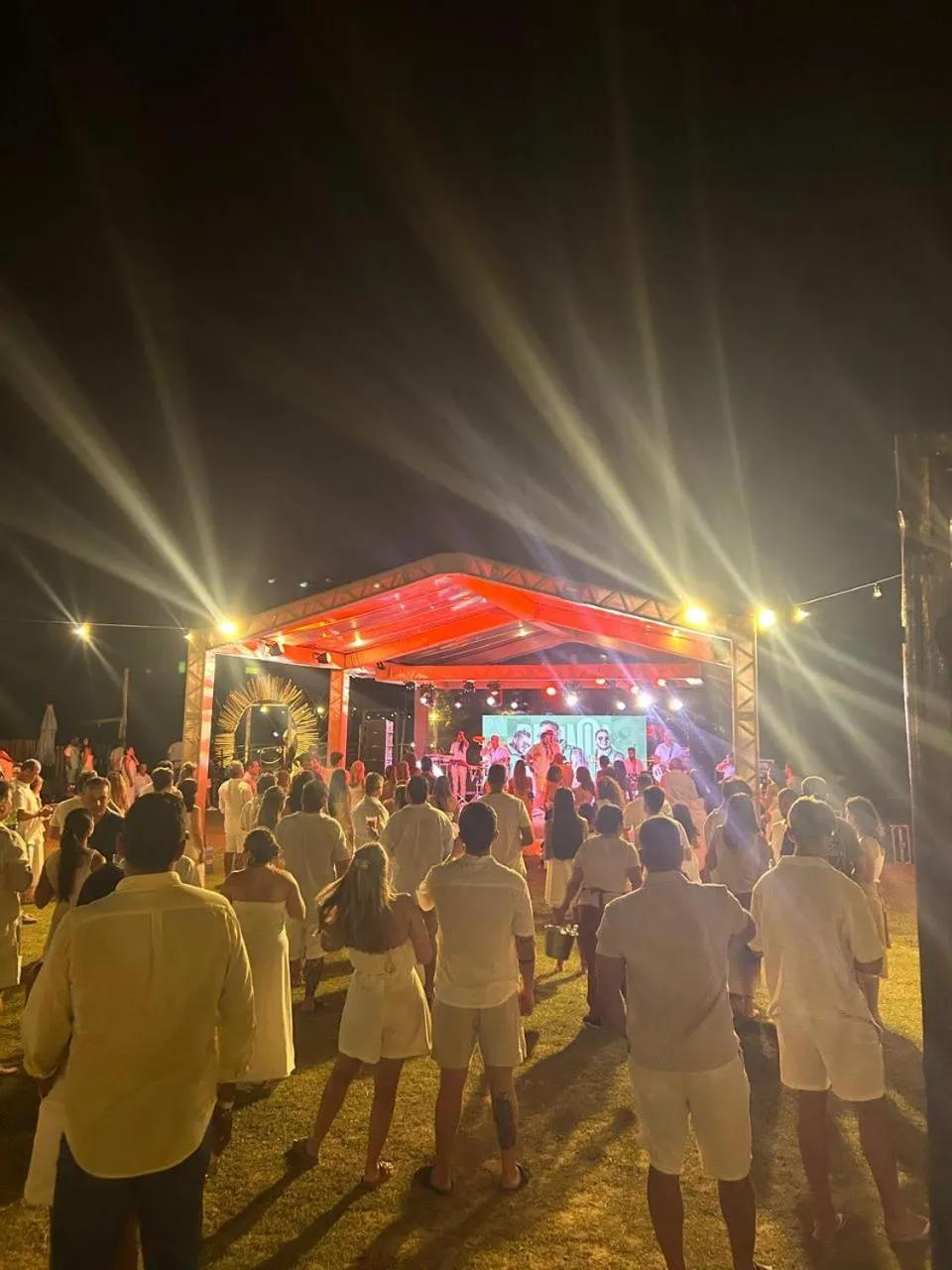 group of guests in Angá Beach Hotel