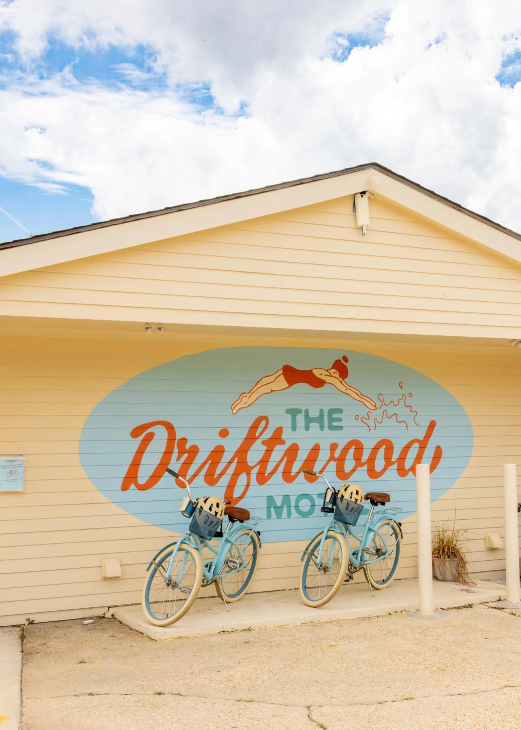 Property building in Driftwood Motel