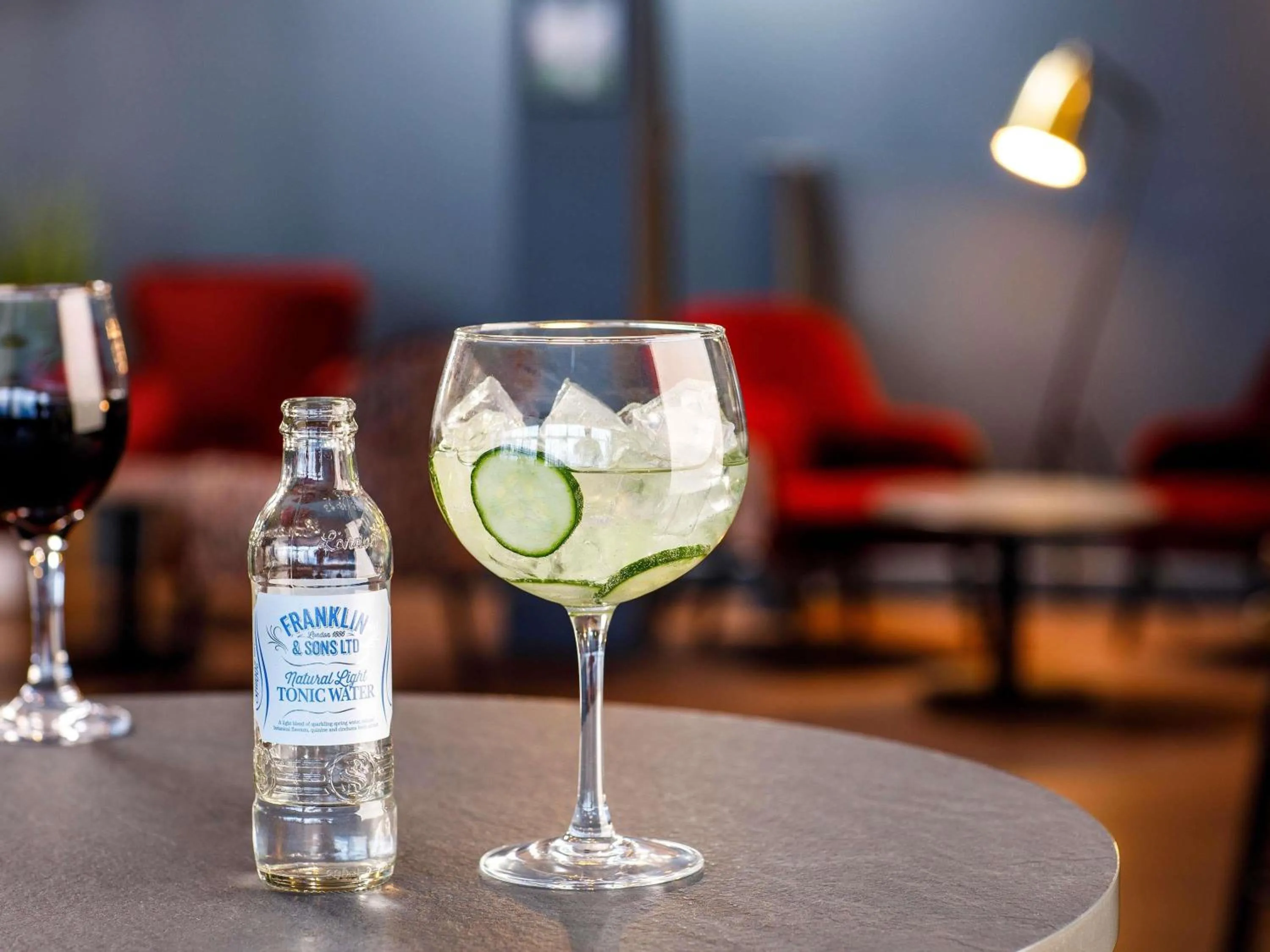 Lounge or bar in The Harlow Hotel By AccorHotels