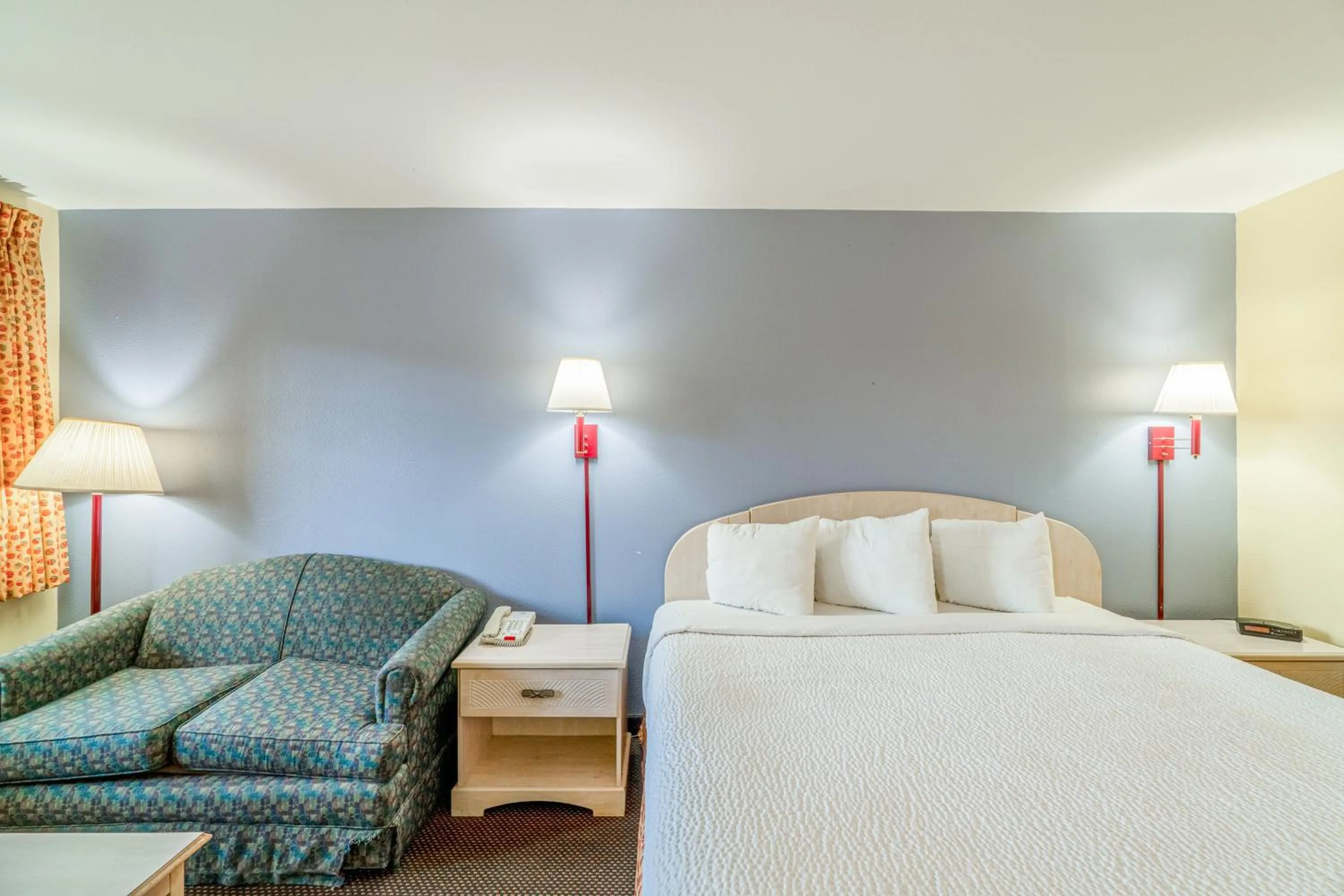 Bedroom, Bed in Shale Inn Andrews by OYO