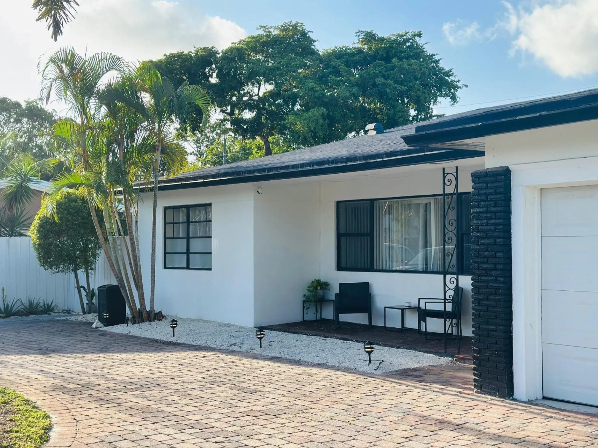 Property building in Wilton Manors Guesthouse