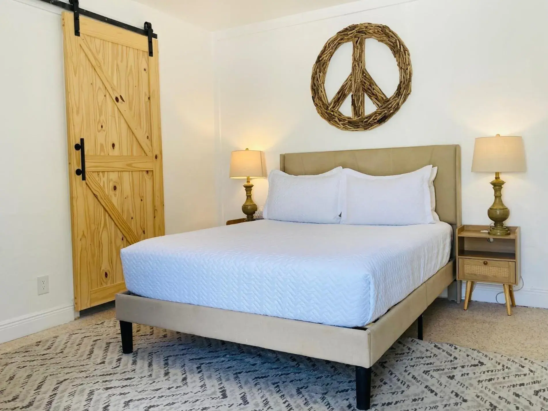 Deluxe Queen Room in Wilton Manors Guesthouse Deluxe Queen Room in Wilton Manors Guesthouse