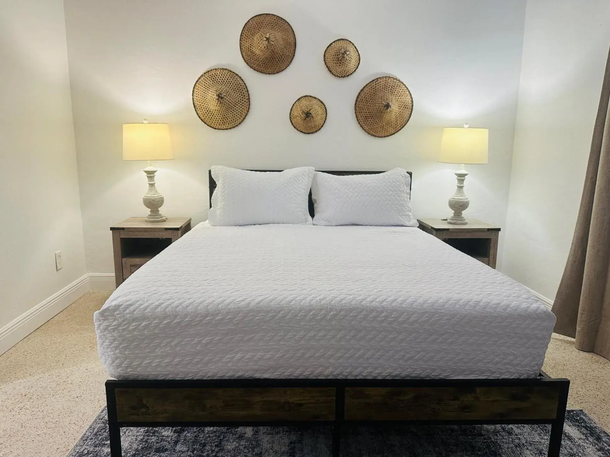 Deluxe Queen Room in Wilton Manors Guesthouse Deluxe Queen Room in Wilton Manors Guesthouse