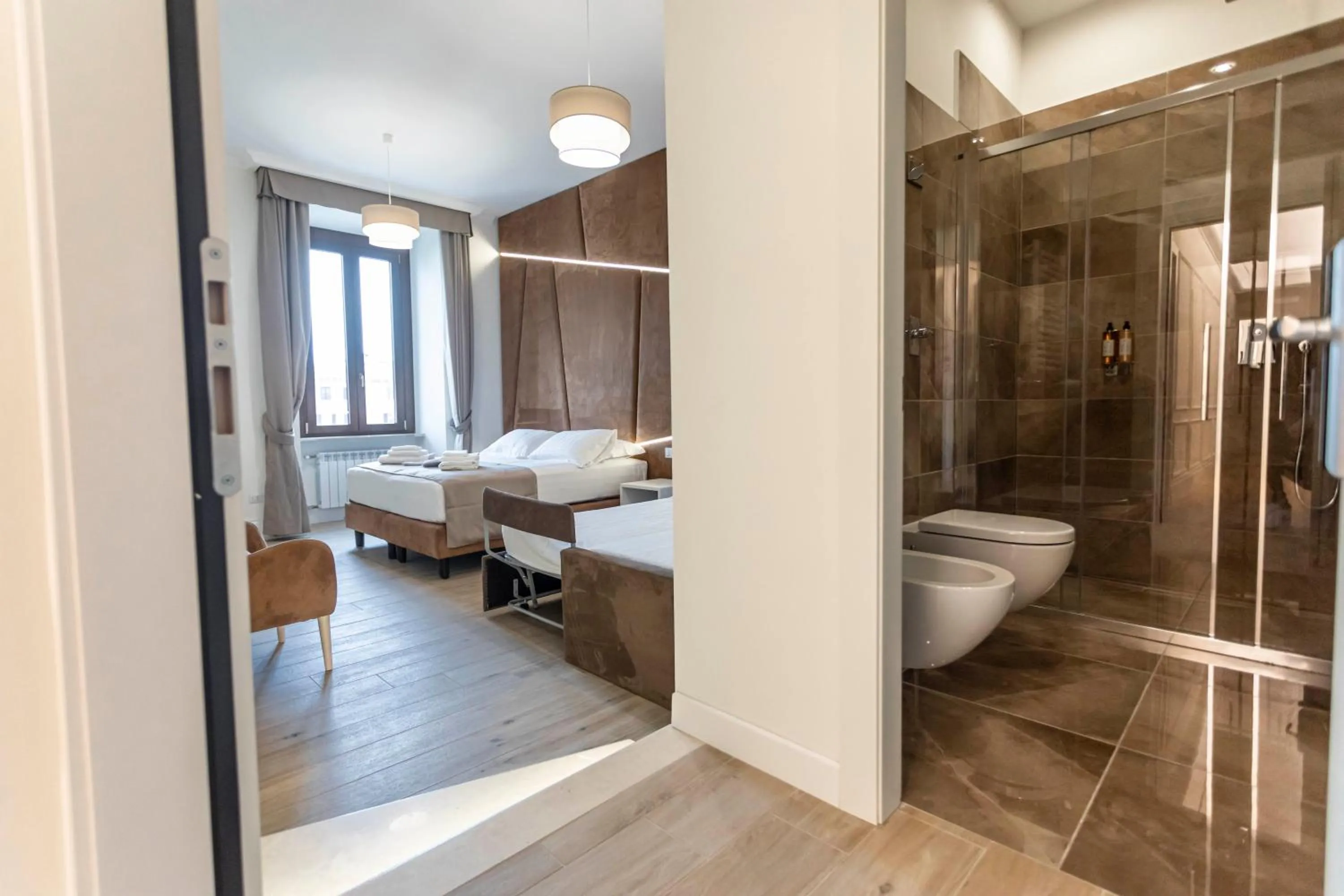 Shower in Flat 285 La Suite