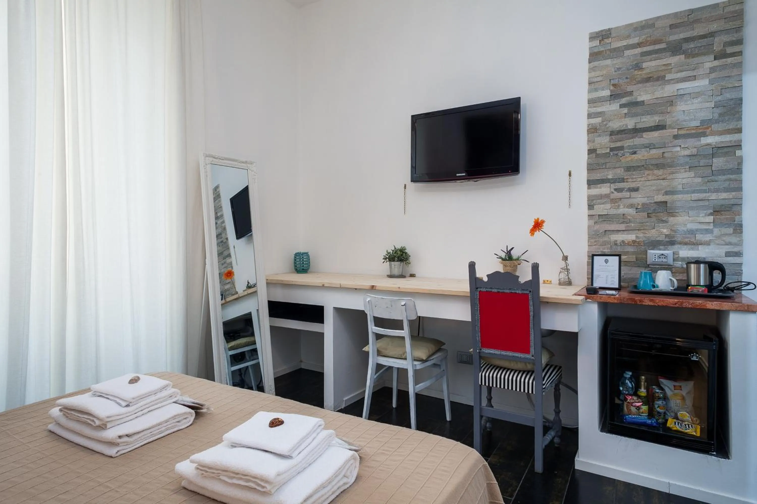 Photo of the whole room in Flat 285 La Suite