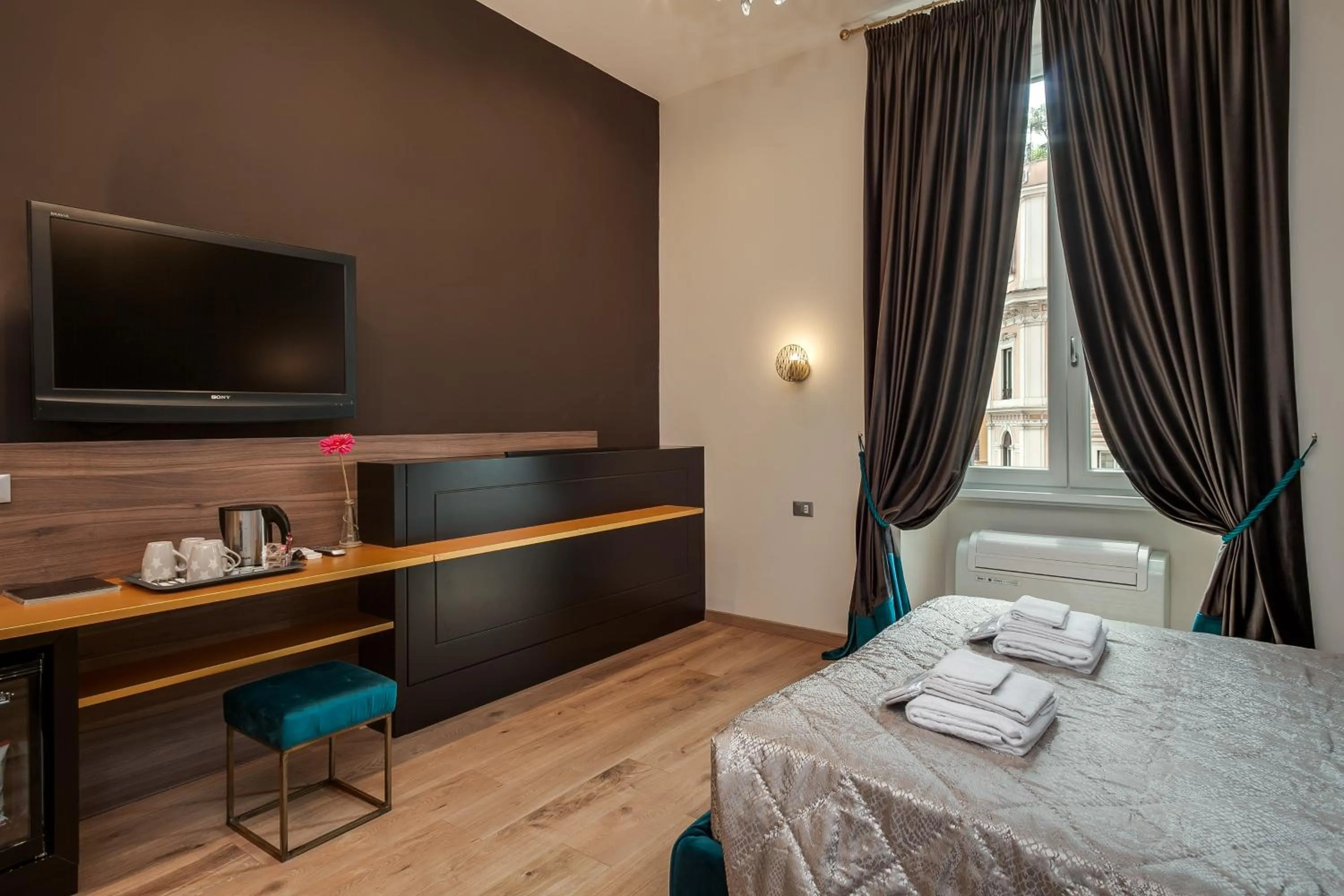 Bed in Flat 285 La Suite