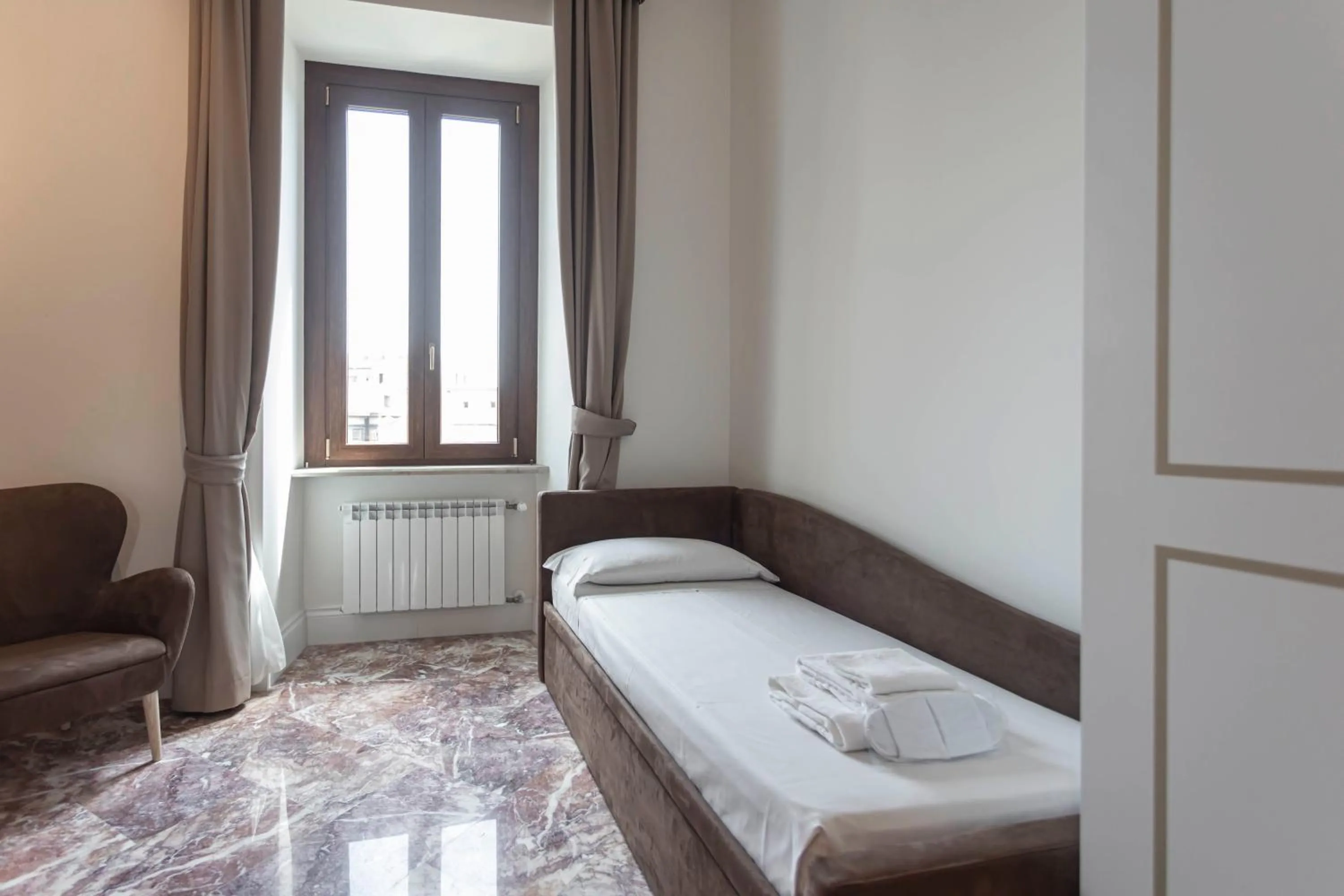 Bed in Flat 285 La Suite