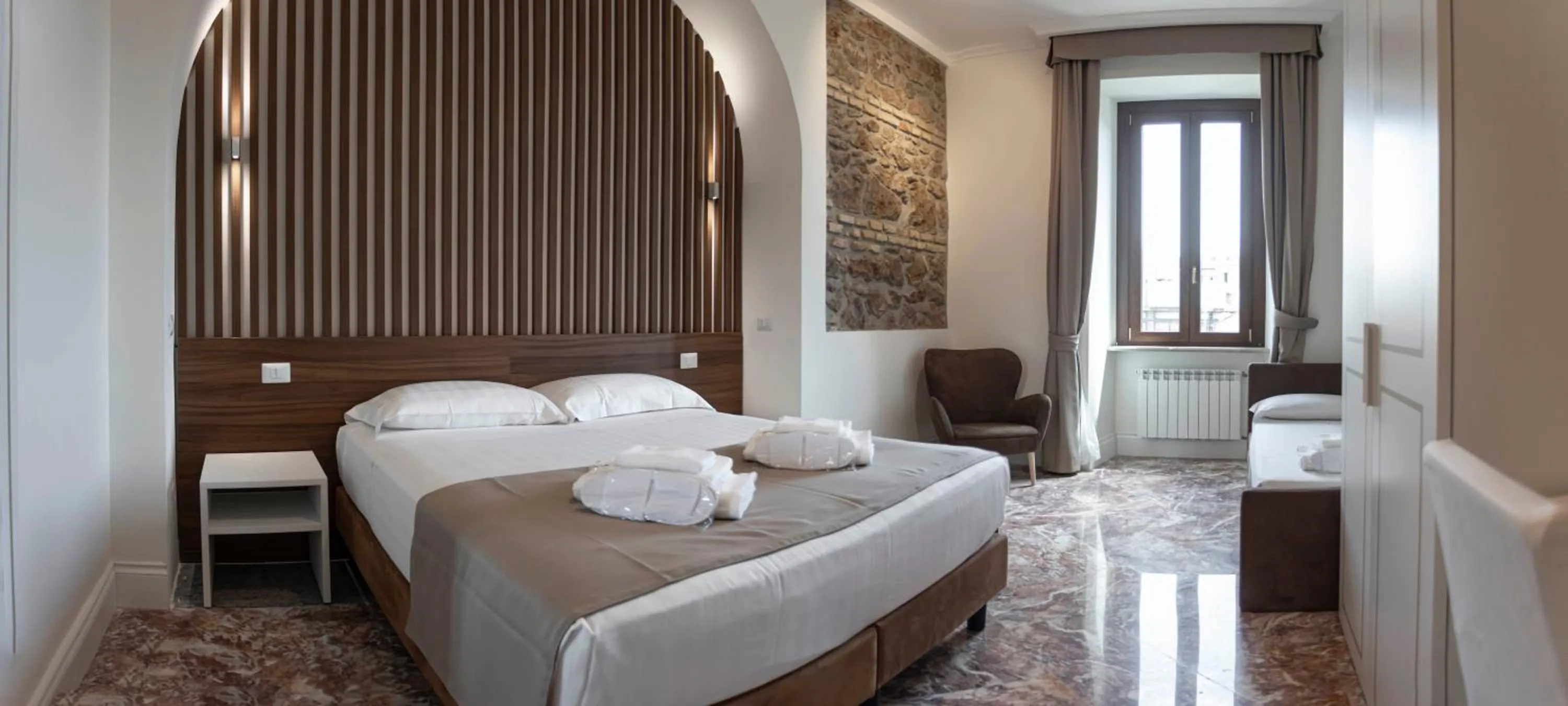 Bed in Flat 285 La Suite