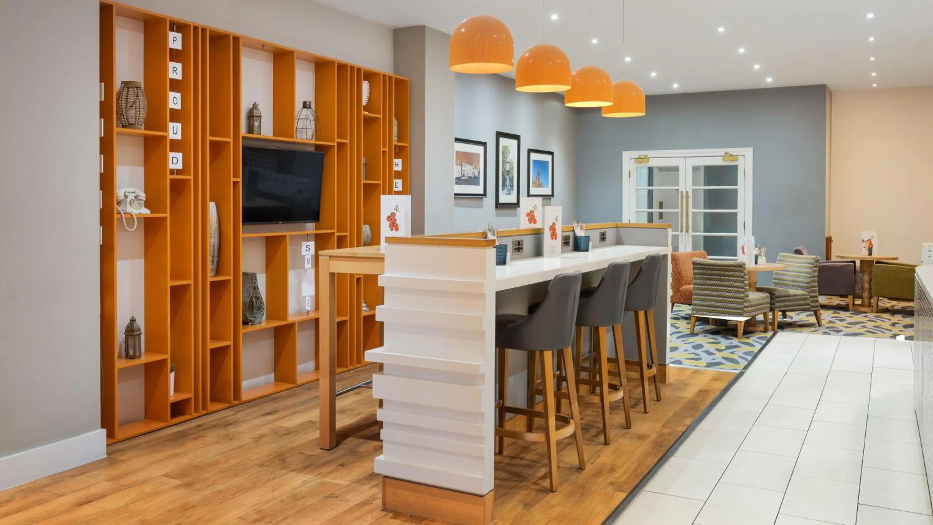 Lounge or bar in Holiday Inn Rotherham-Sheffield M1,Jct.33 by IHG