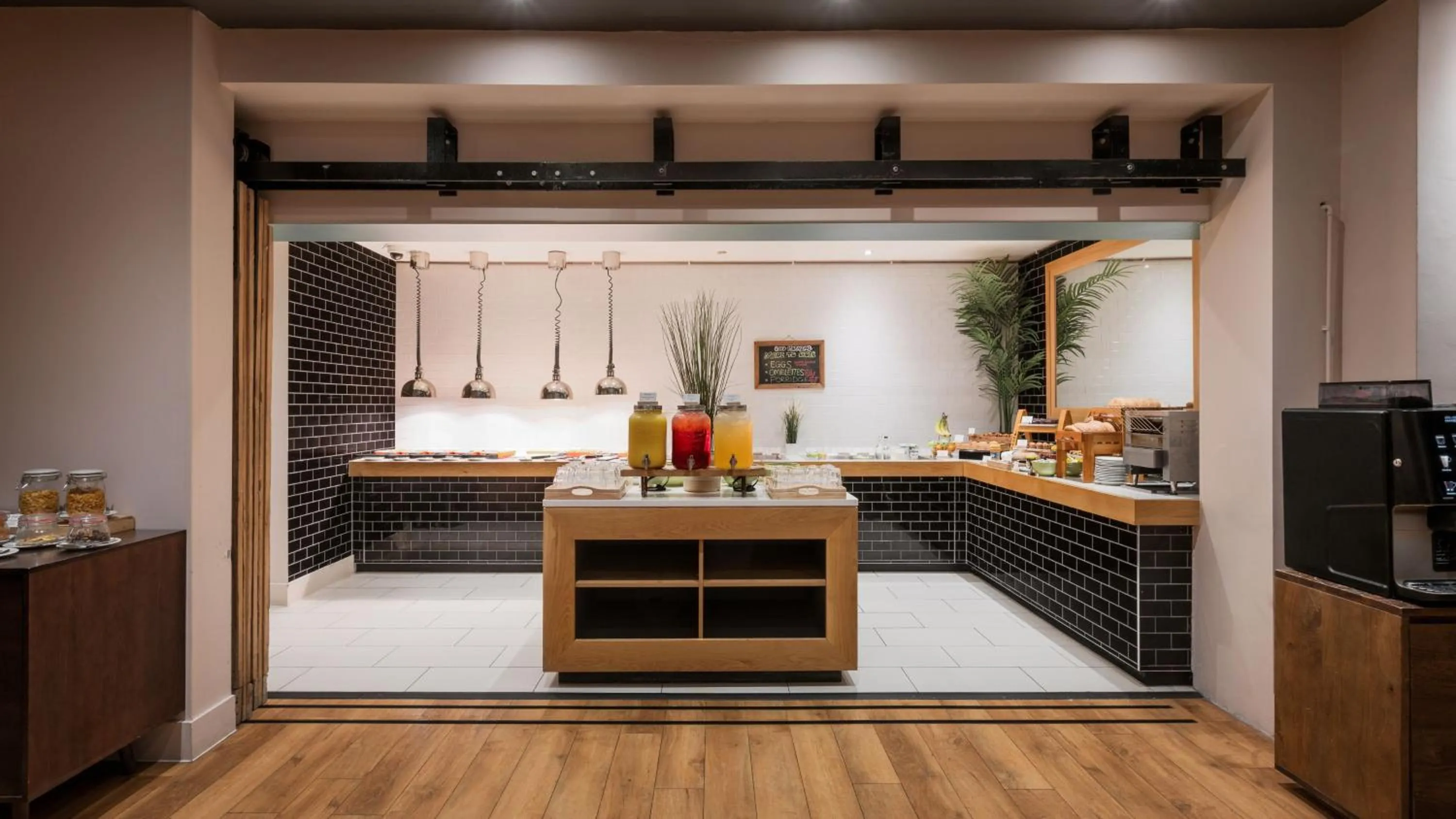 Breakfast in Holiday Inn Rotherham-Sheffield M1,Jct.33 by IHG