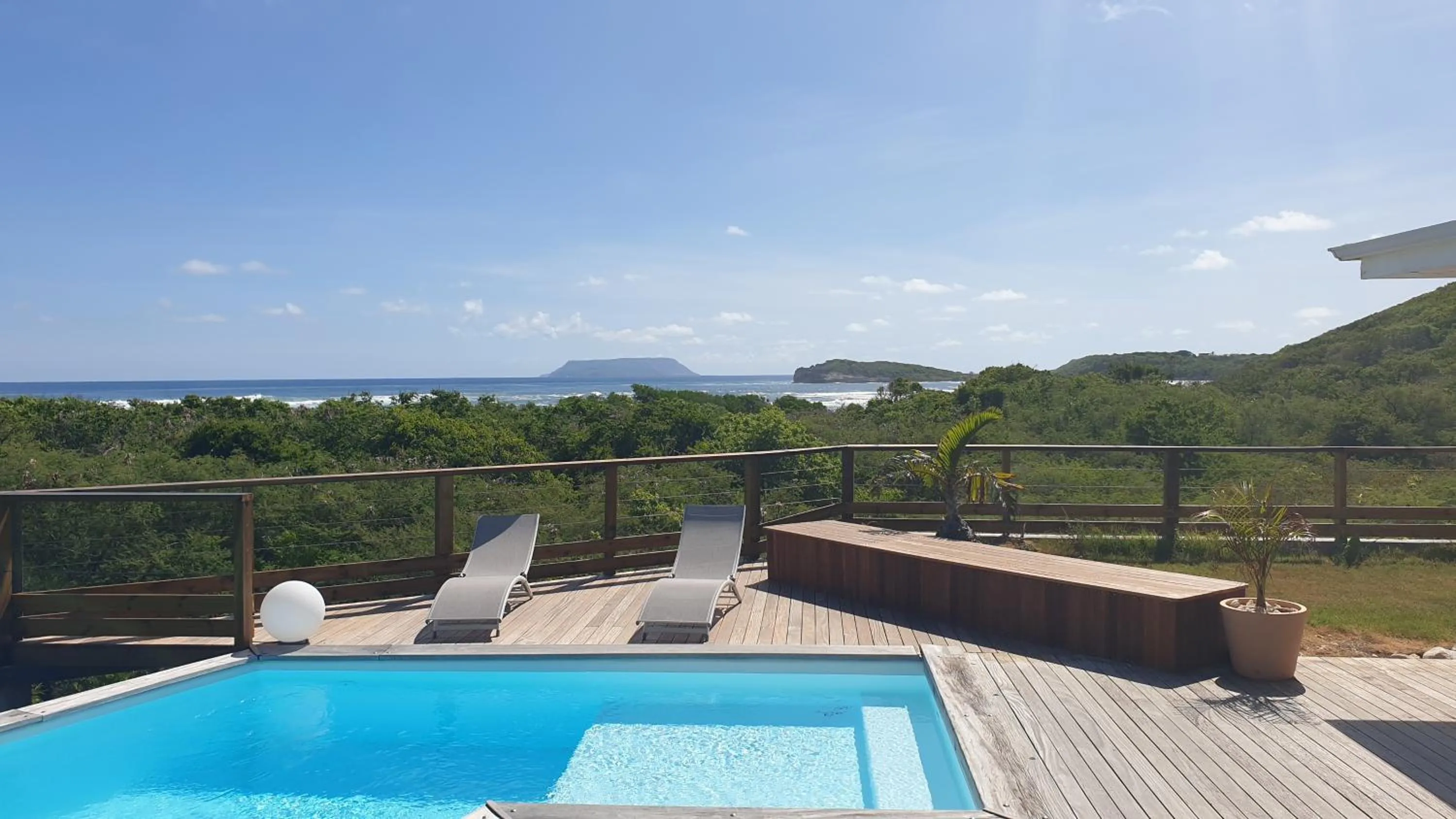Swimming pool in Villa Tarare