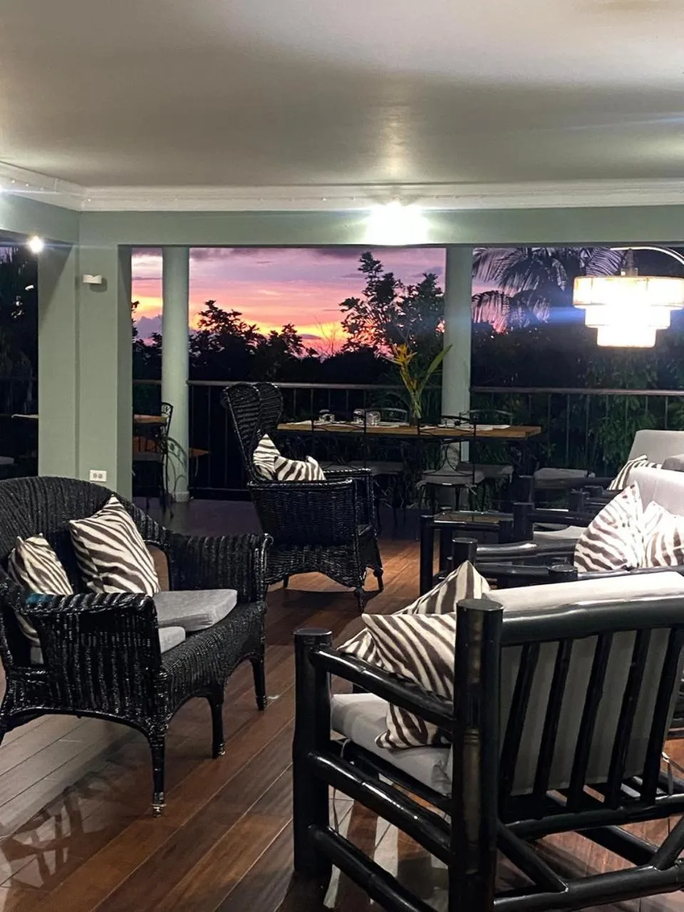 Restaurant/places to eat in LF Jungle Retreat