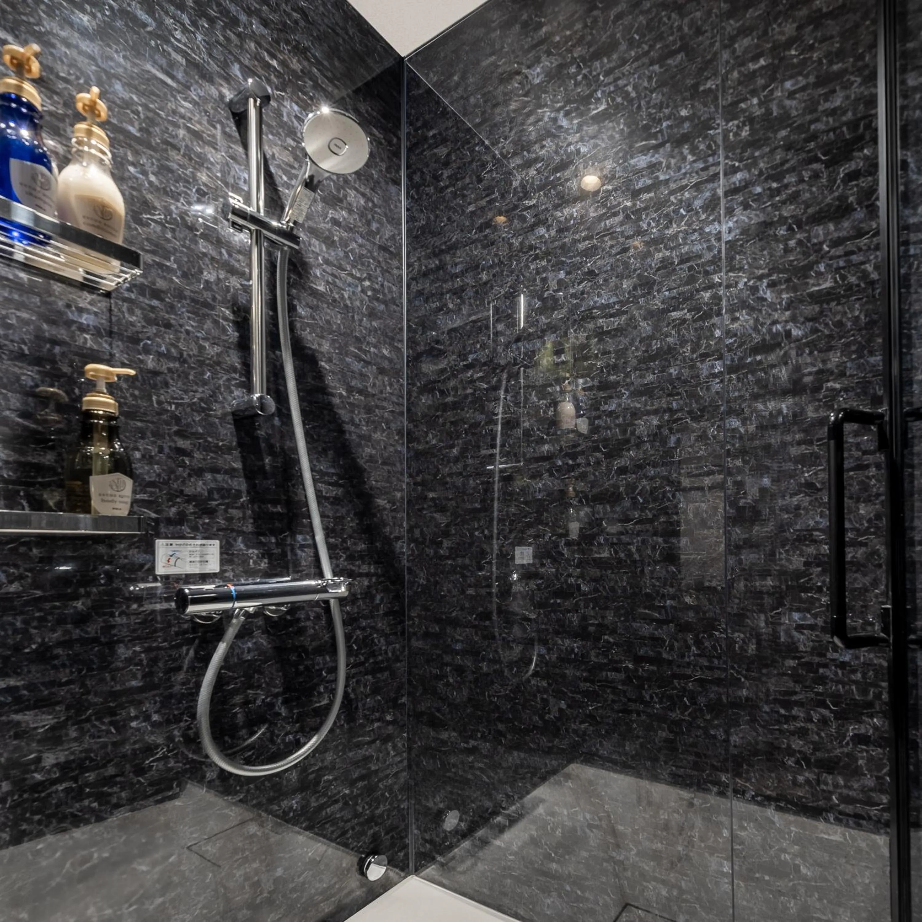 Shower in &Here OSAKA NAMBA