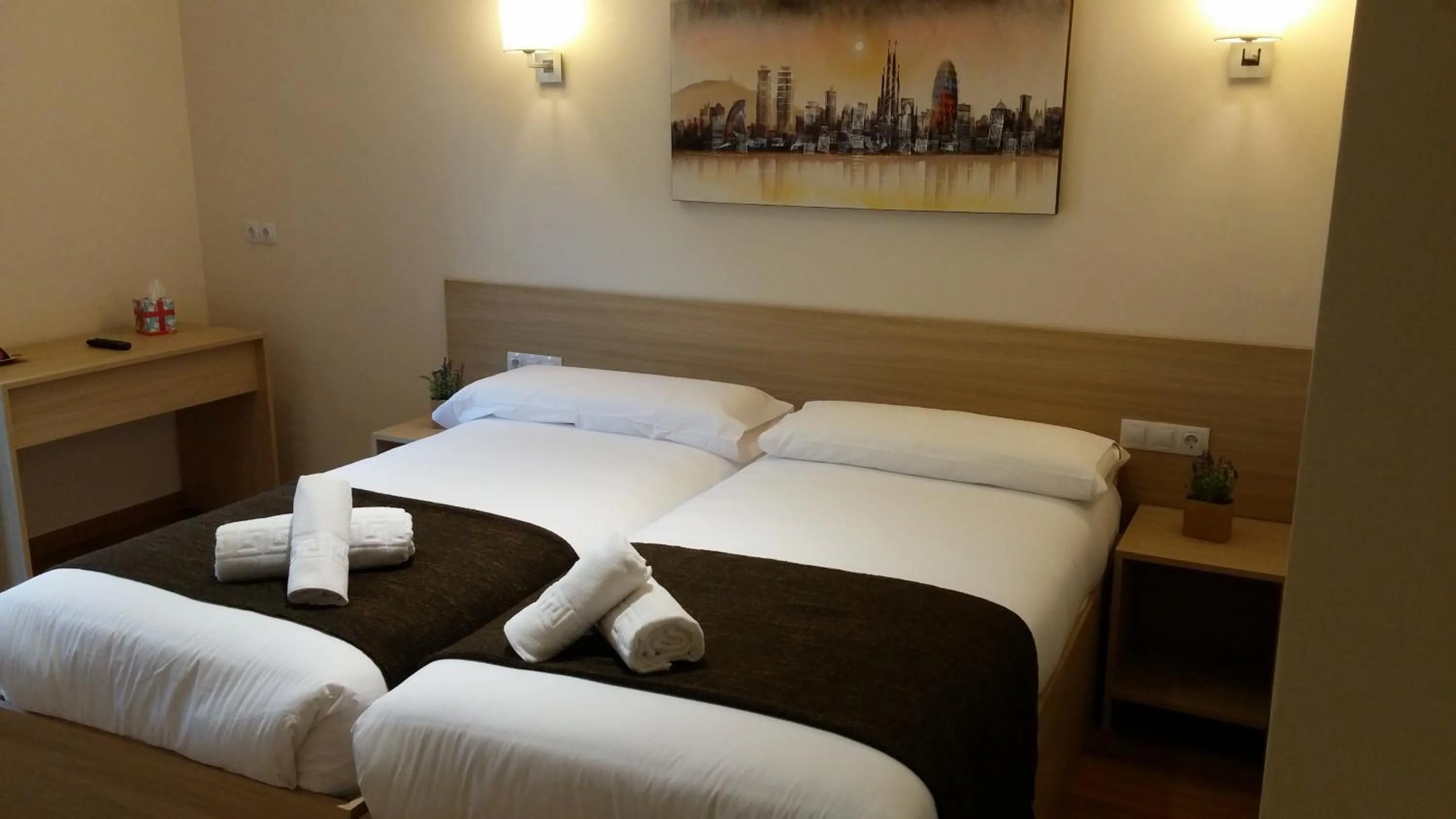 Photo of the whole room, Bed in Hostal Barcelona Travel
