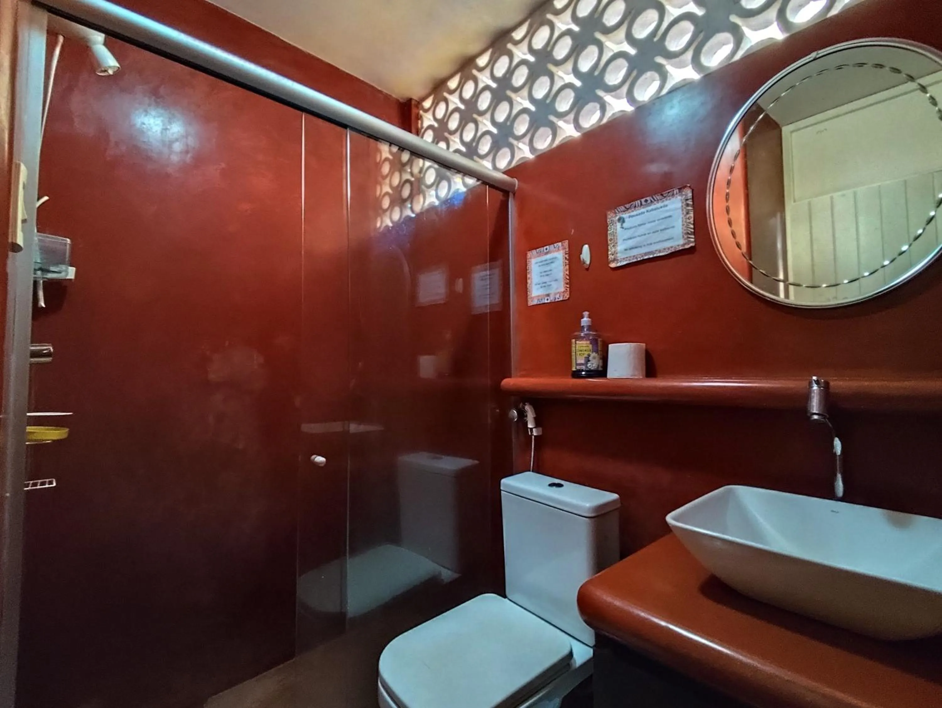 Shower in Kabatukila Pousada