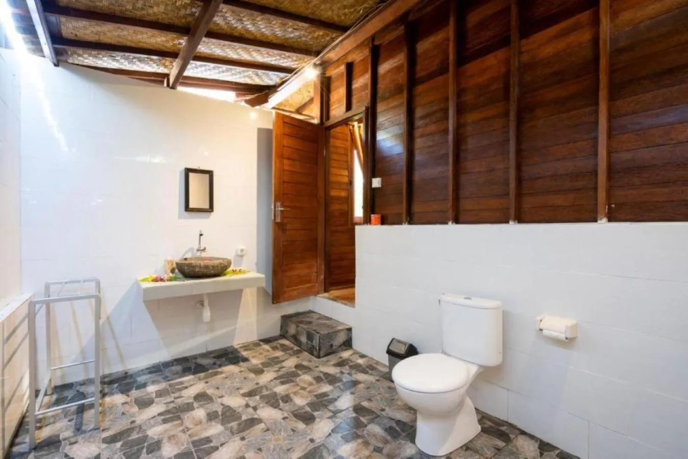 Bathroom in Karang Mesari Lembongan