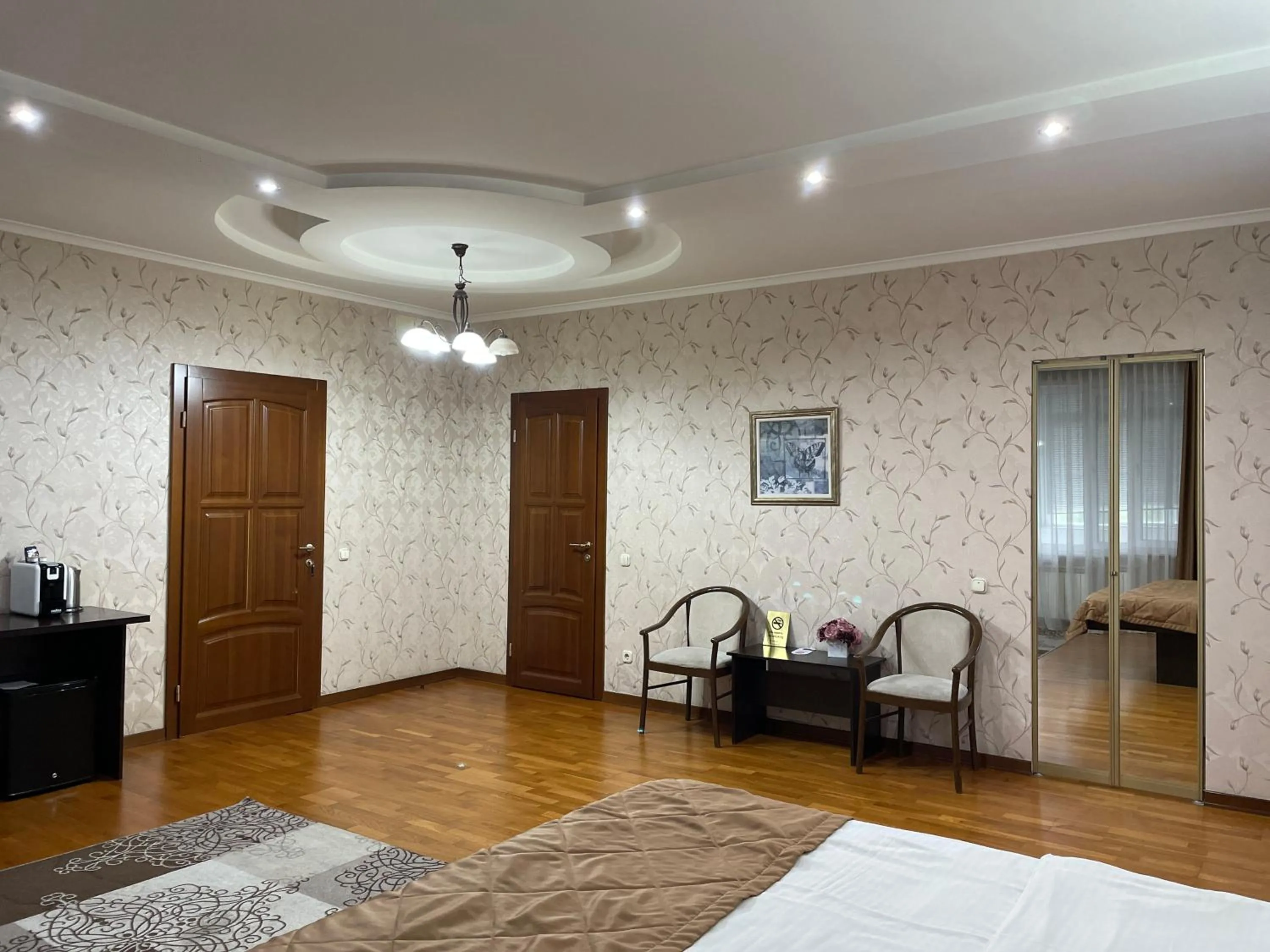 Photo of the whole room, Bed in Apartment 5