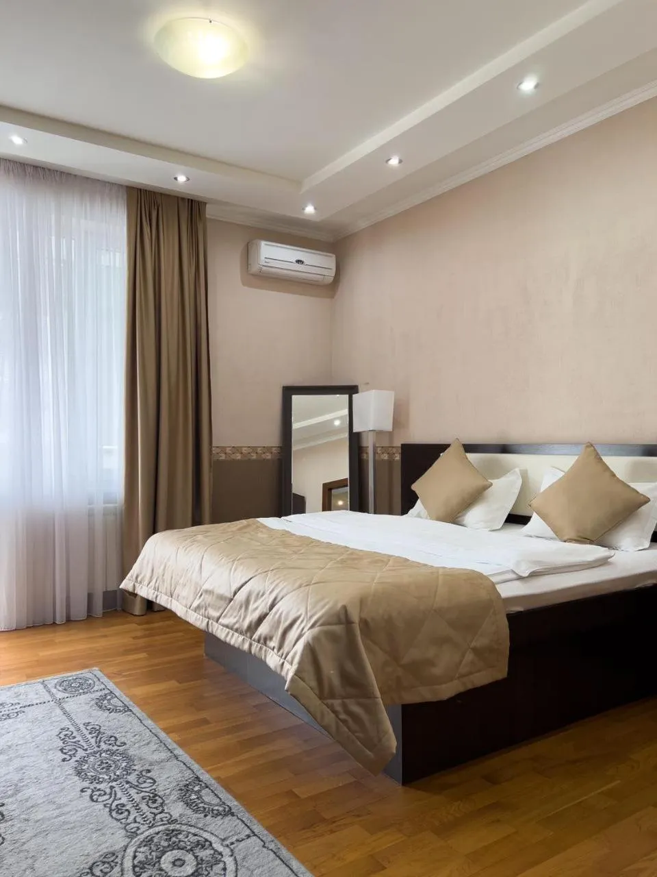 Bedroom, Bed in Apartment 5