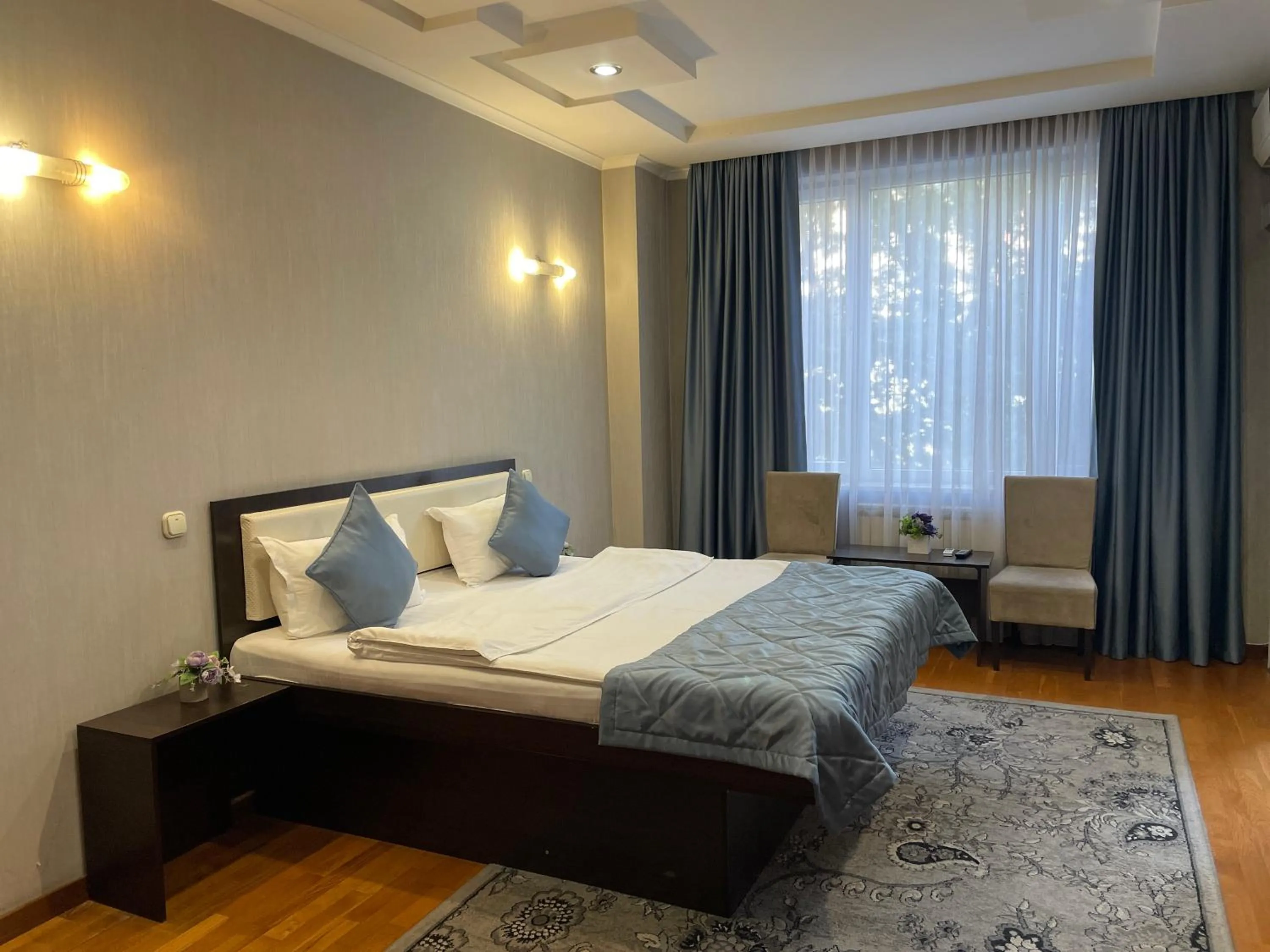 Photo of the whole room, Bed in Apartment 5