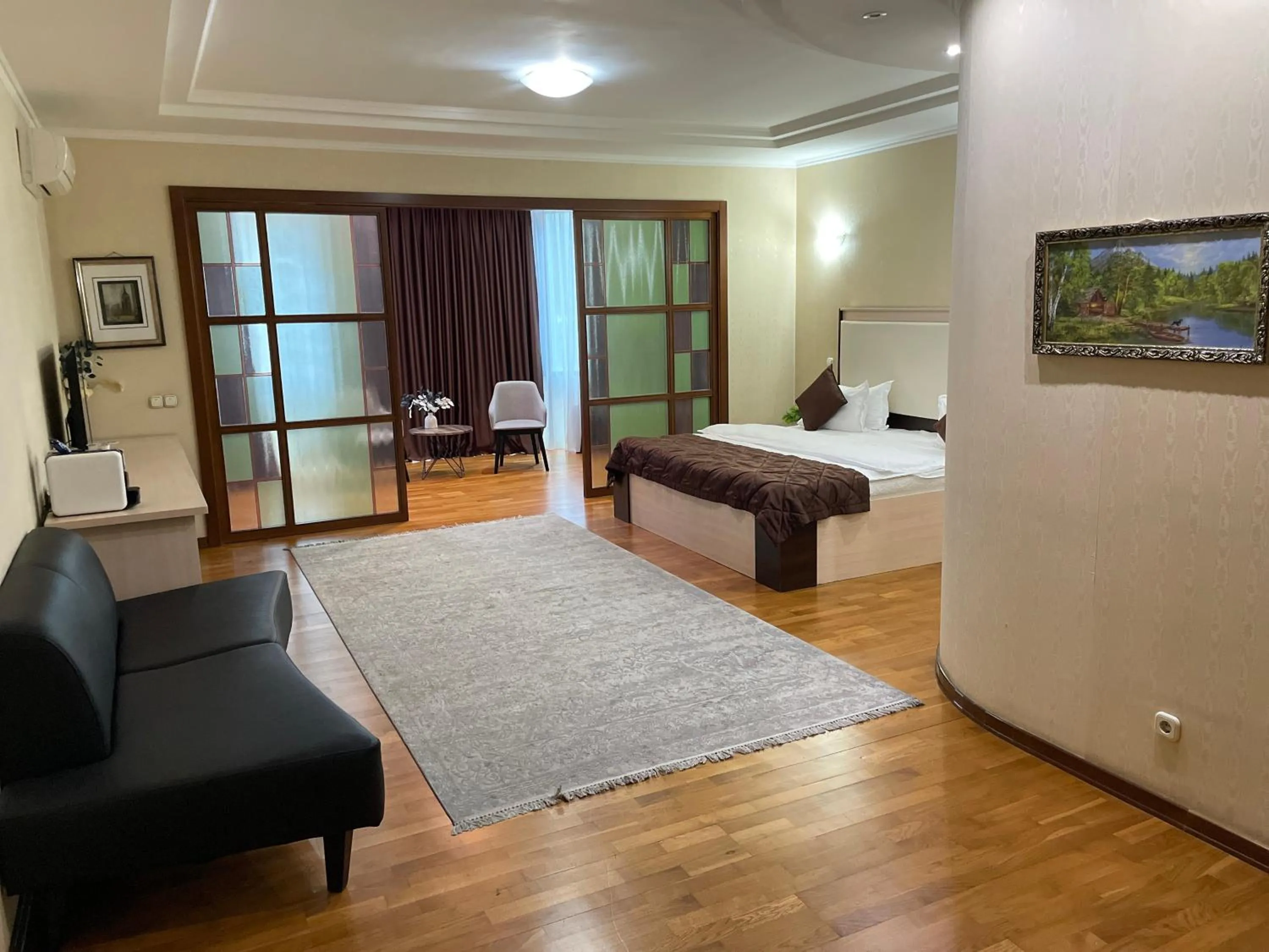 Photo of the whole room, Bed in Apartment 5