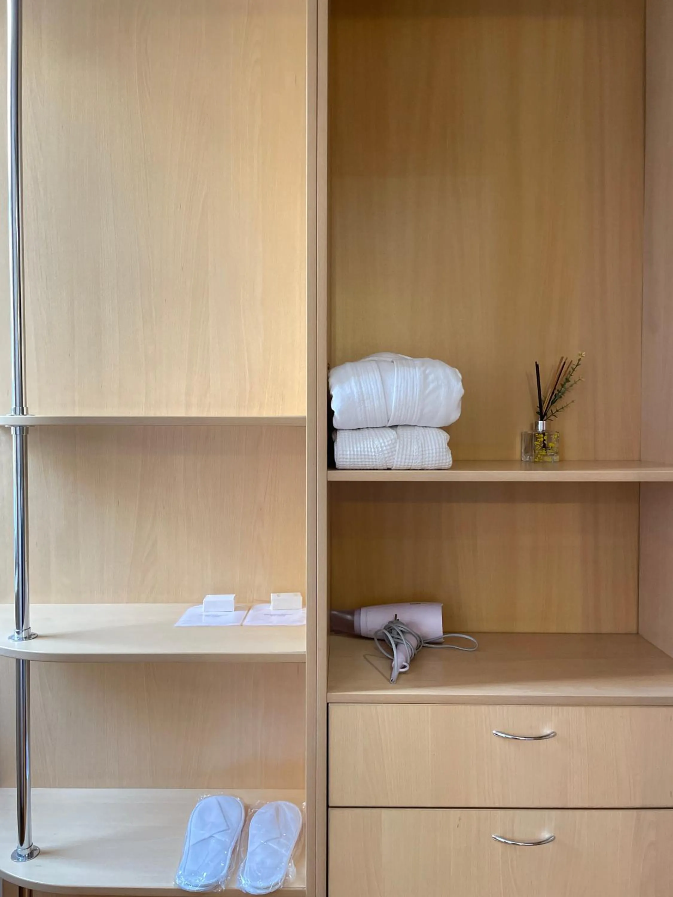 hair dryier in Apartment 5