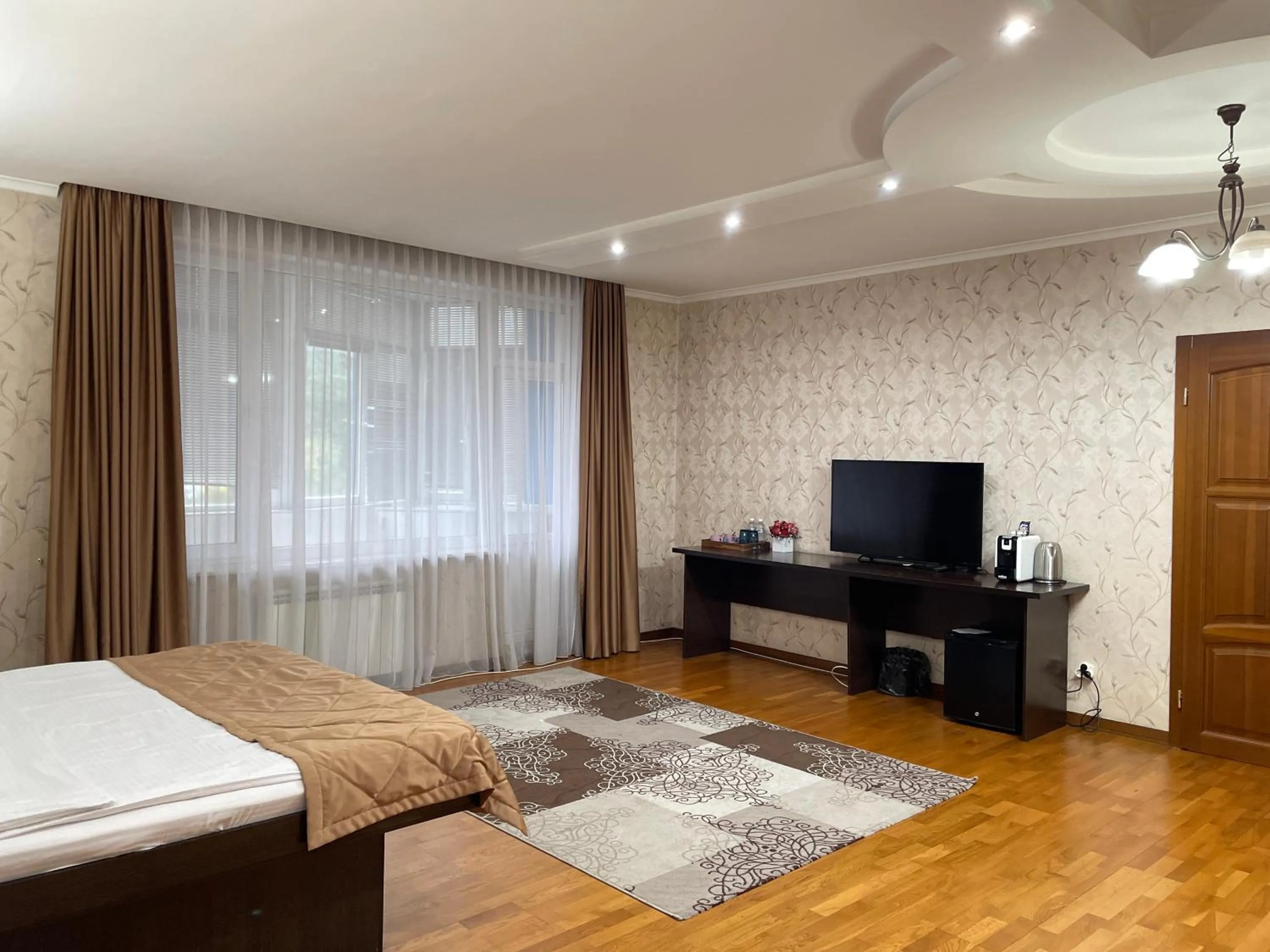 Photo of the whole room, Bed in Apartment 5