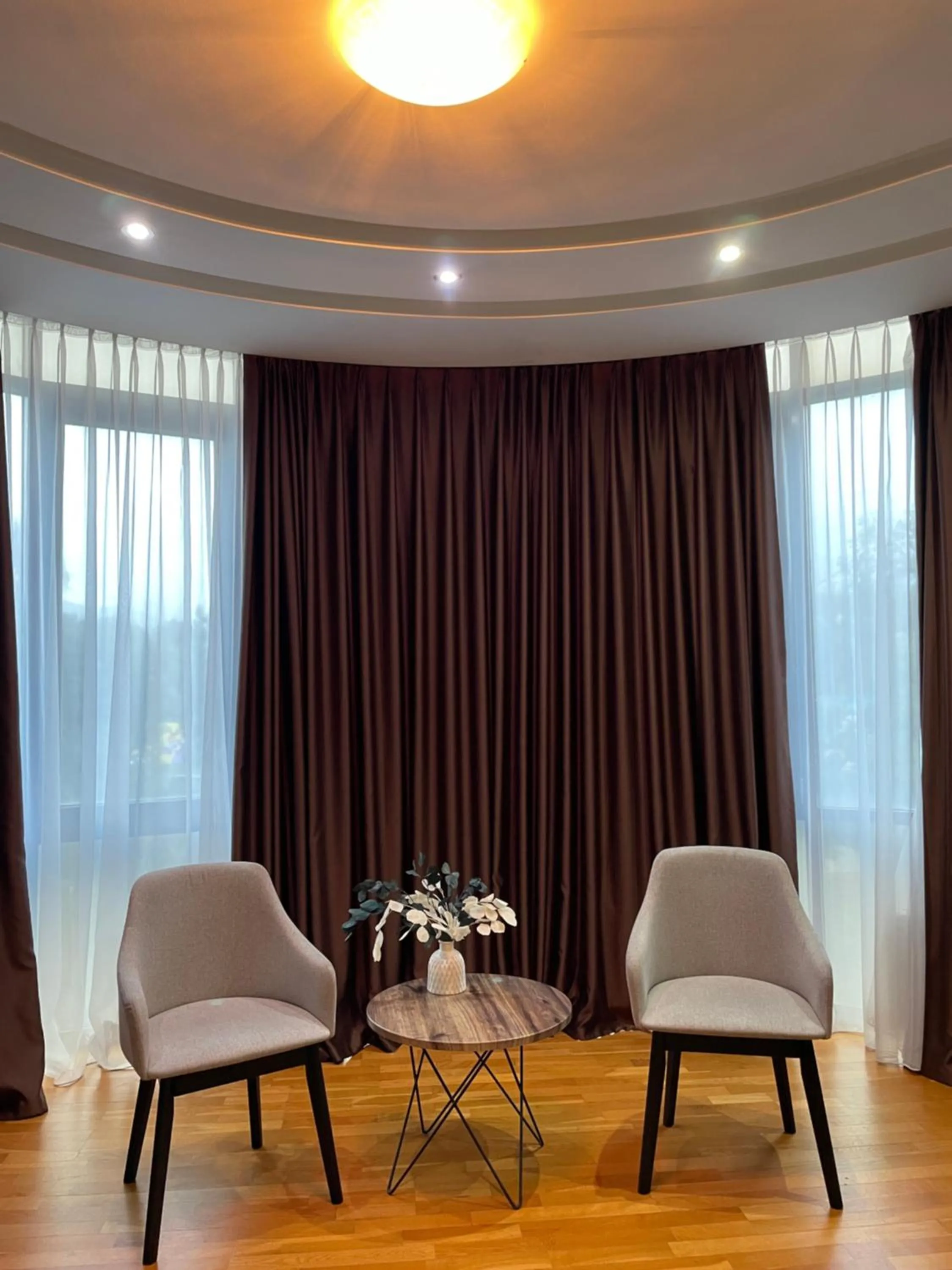 Decorative detail in Apartment 5