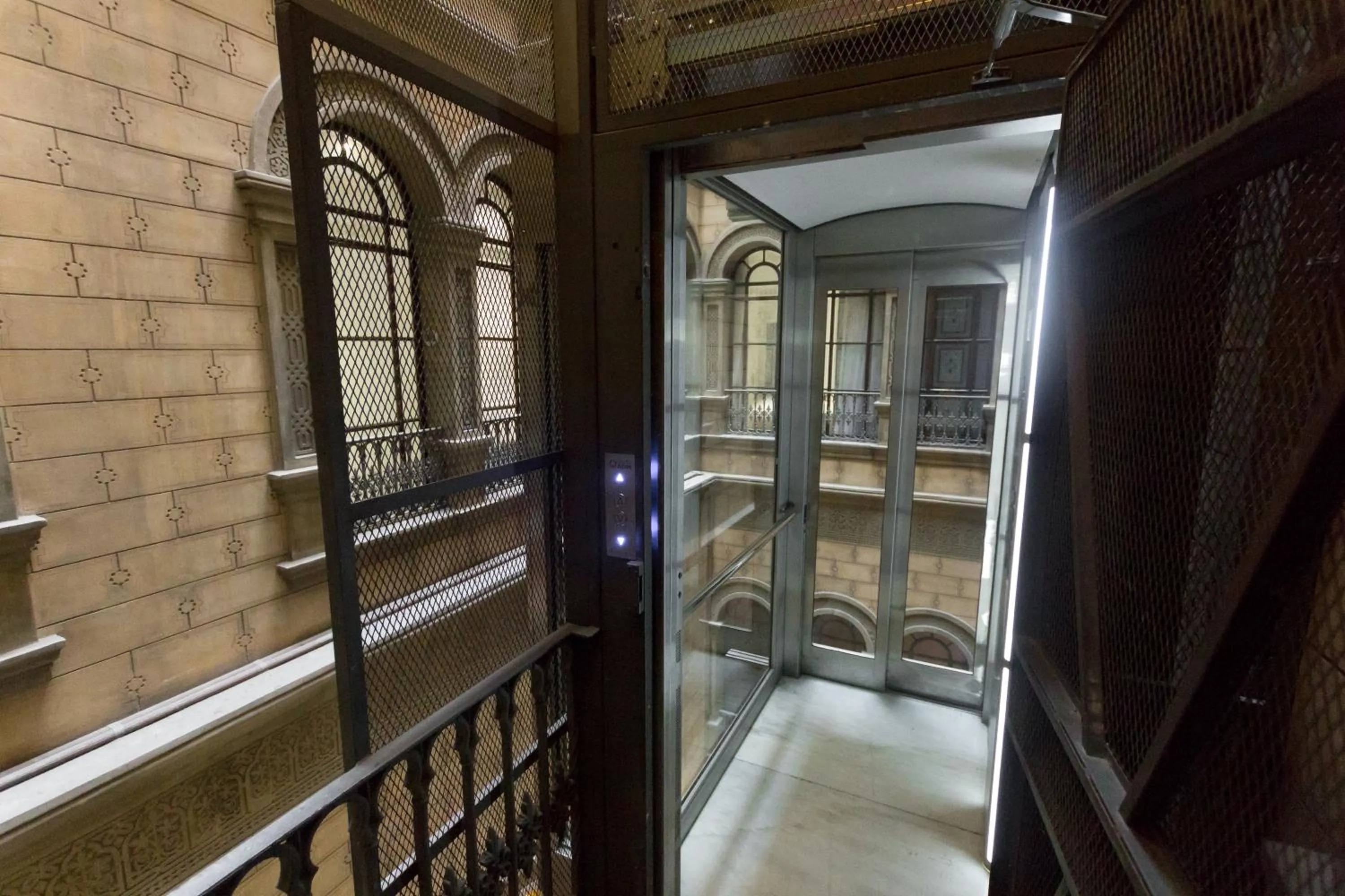 Facade/entrance in Hostalin Barcelona Passeig de Gracia