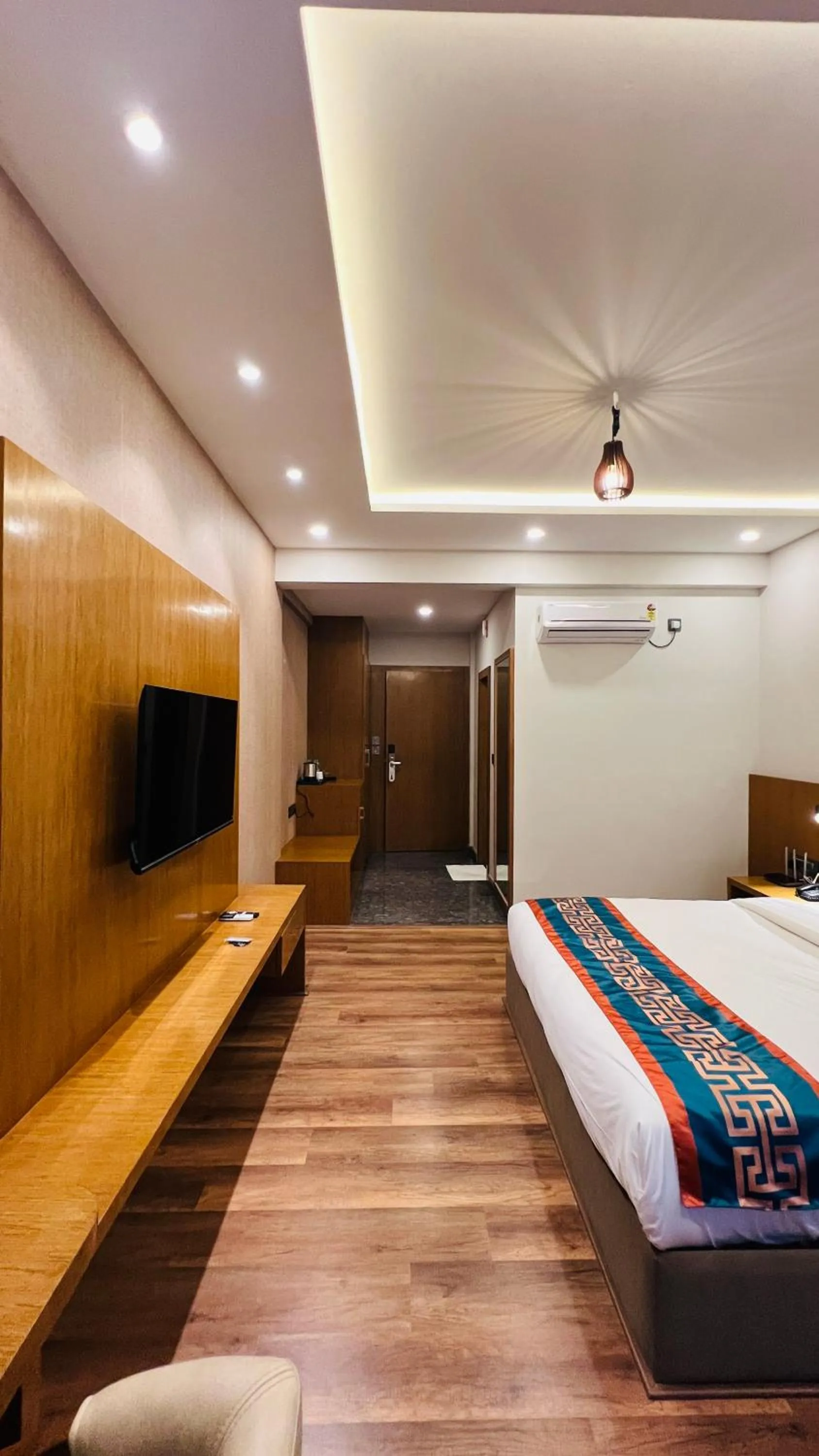 Bed in Hotel Aashraya