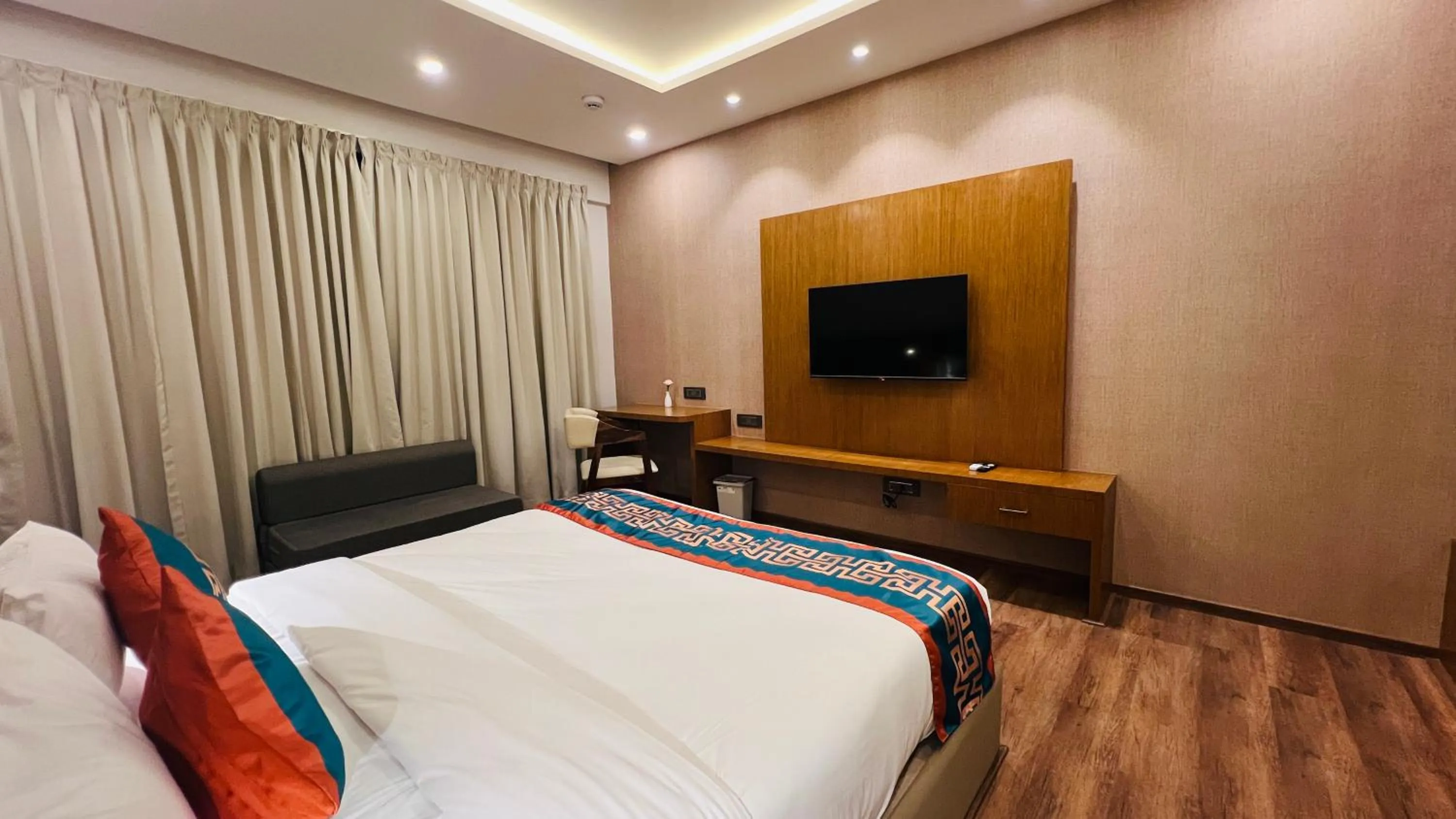 Bed in Hotel Aashraya