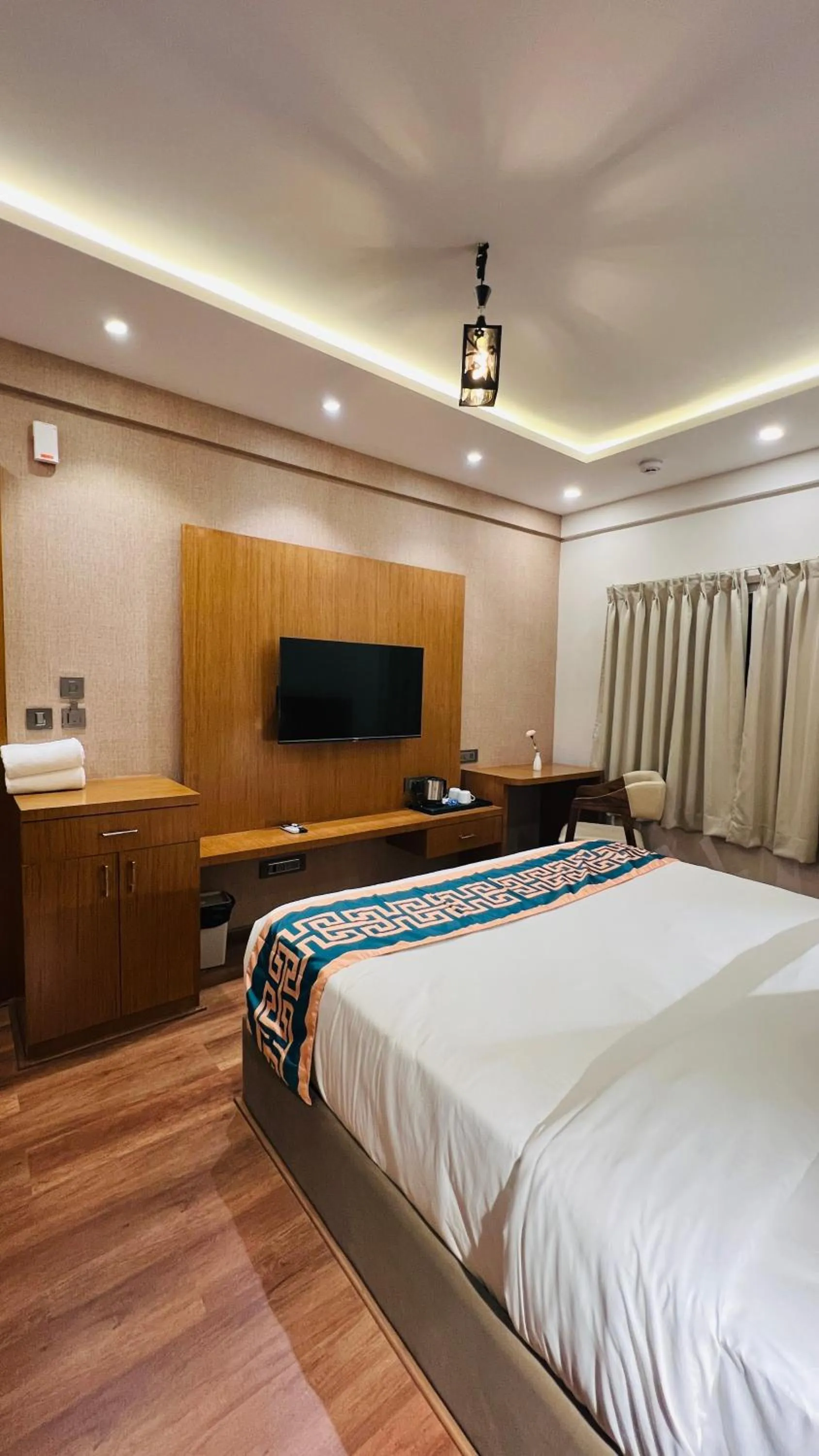 Bed in Hotel Aashraya